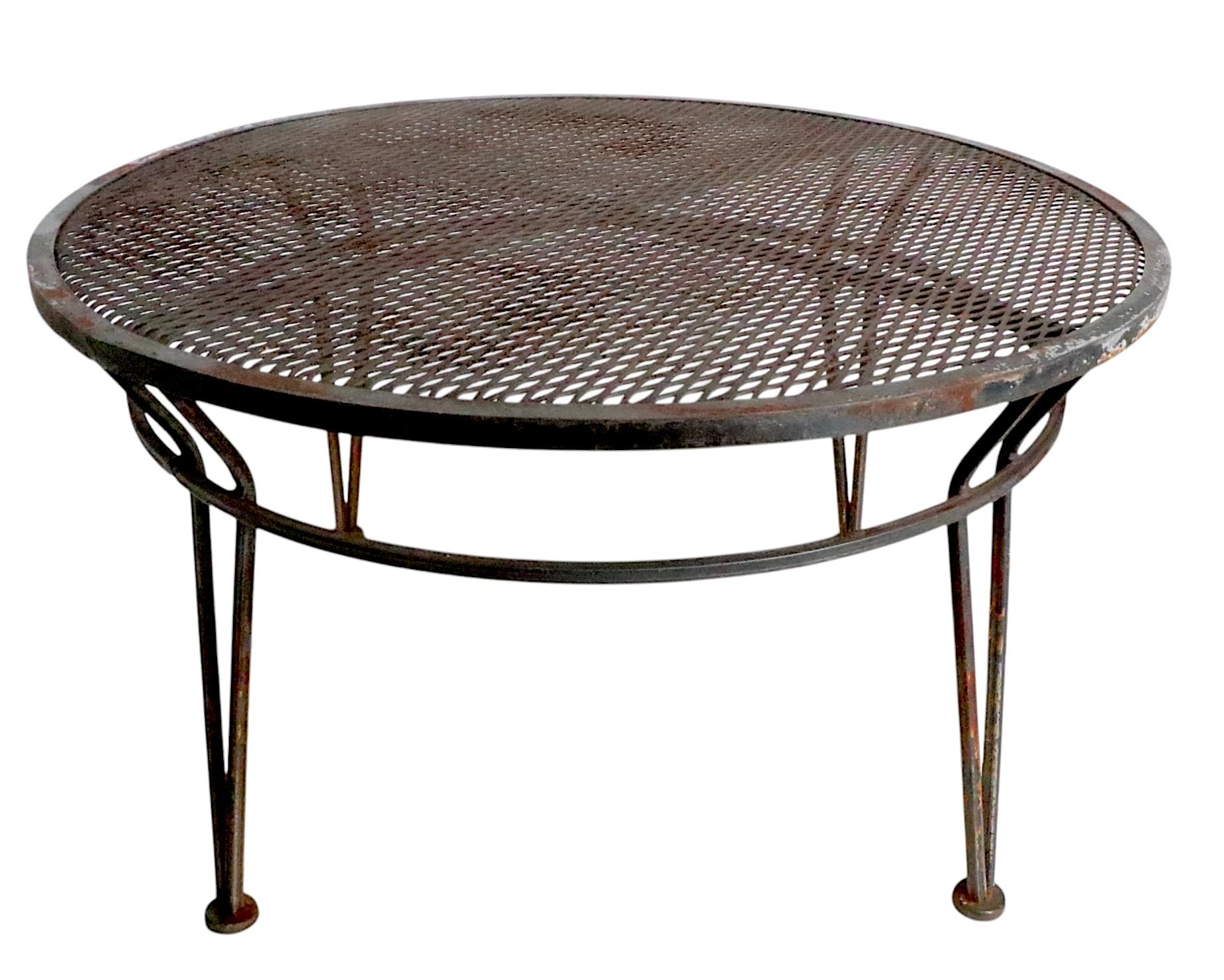 Fer forgé Poolside de jardin ou de patio en fer forgé par Tempestini  Table basse Radar Salterini en vente