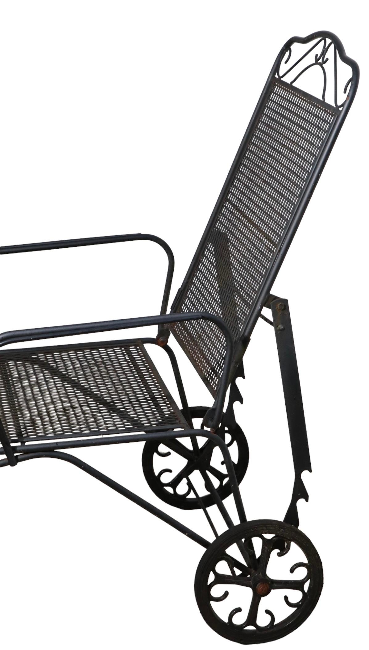 Chaise longue de jardin en fer forgé pour patio attribuée à Woodard en vente 5