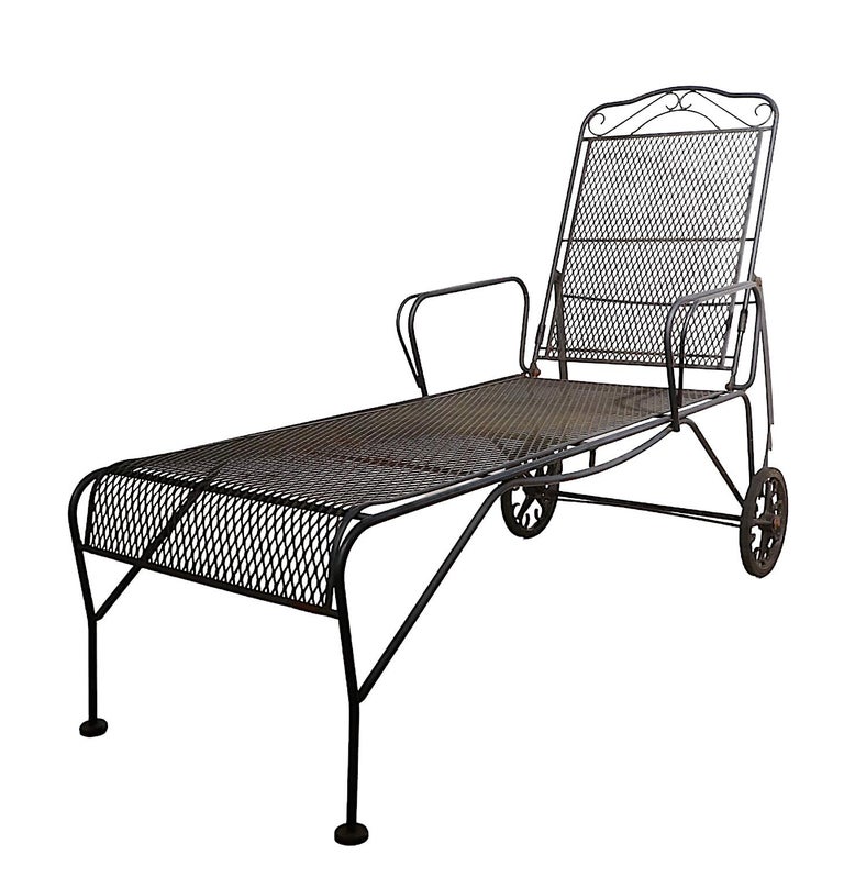 Wrought Iron Garden Patio Poolside Chaise Lounge Att. to Woodard For Sale  at 1stDibs | wrought iron chaise, wrought iron lounge chair with wheels,  vintage wrought iron chaise lounge