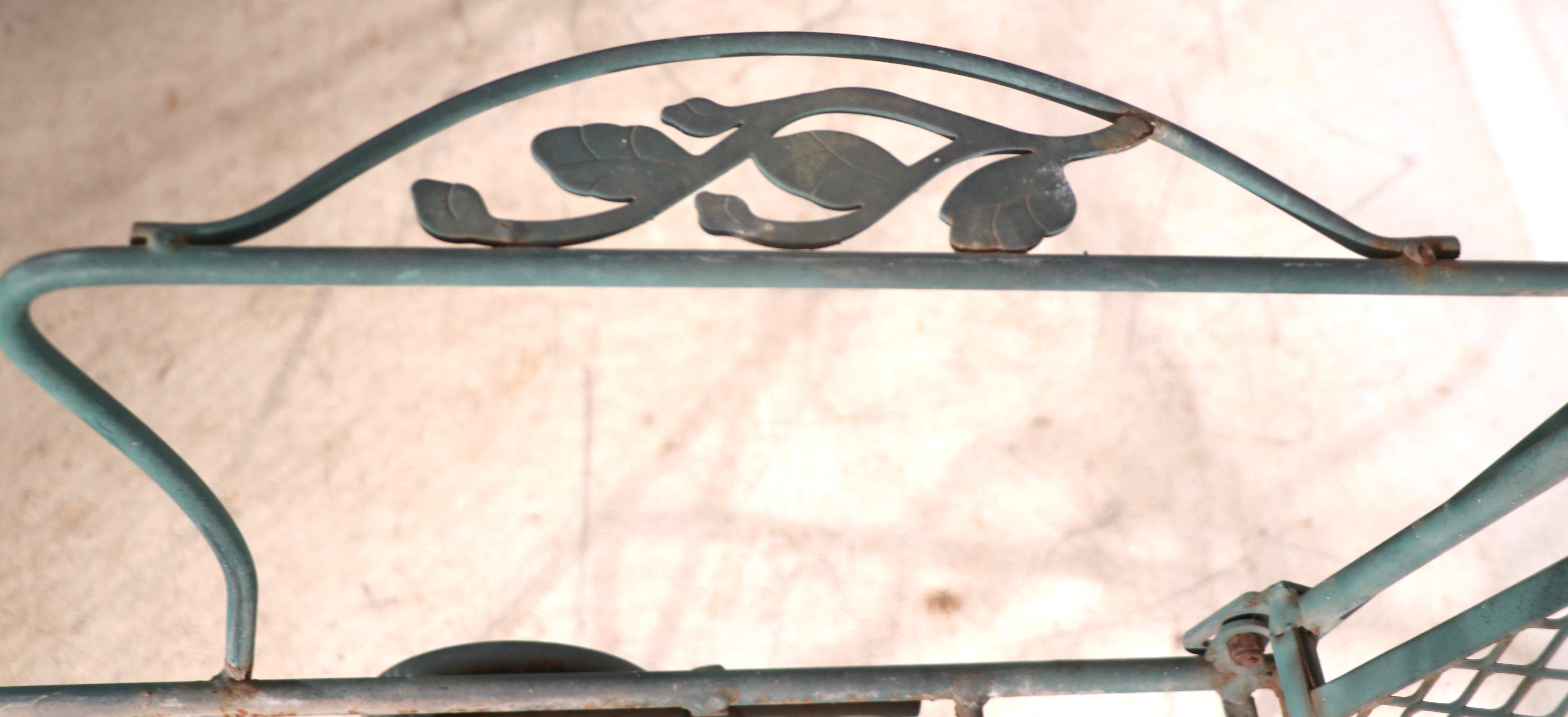 Wrought Iron Garden Patio Poolside Chaise Lounge Briarwood by Meadowcraft In Good Condition In New York, NY