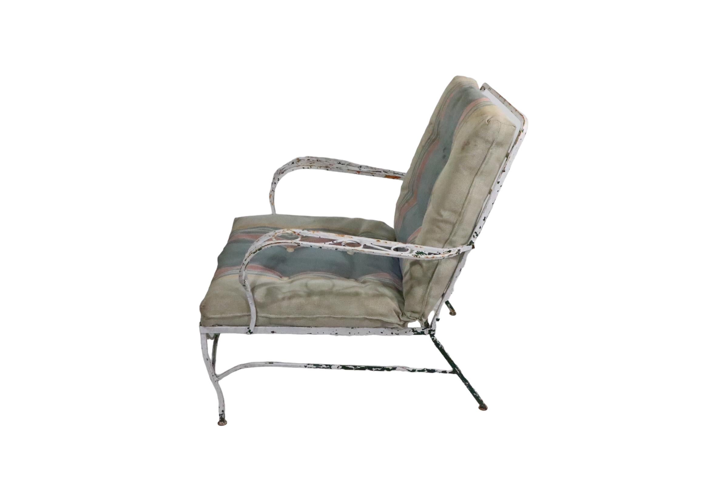 Wrought Iron Garden Patio Poolside Lounge Chair att. to Salterini  In Good Condition For Sale In New York, NY