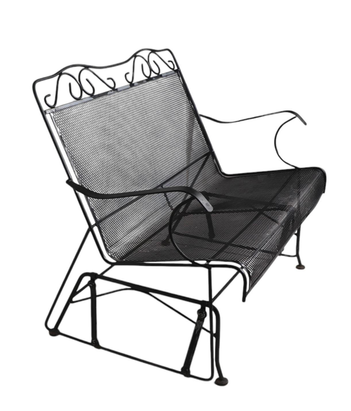 Schmiedeeisen Garten Terrasse Poolside  Loveseat Glider-Set im Angebot 1
