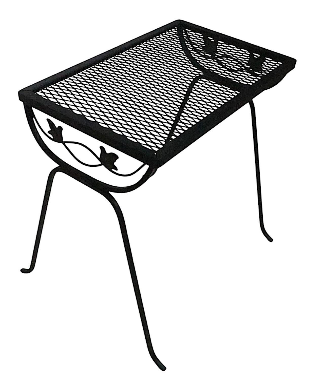 Schmiedeeisen Garten Terrasse Poolside  Beistelltisch, att. an Woodard im Angebot 4