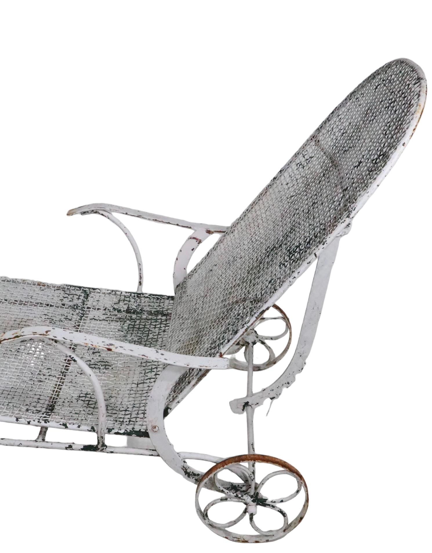  Wrought Iron Garden Poolside Patio Woodard Sculptura Chaise Lounge c. 1950's For Sale 6