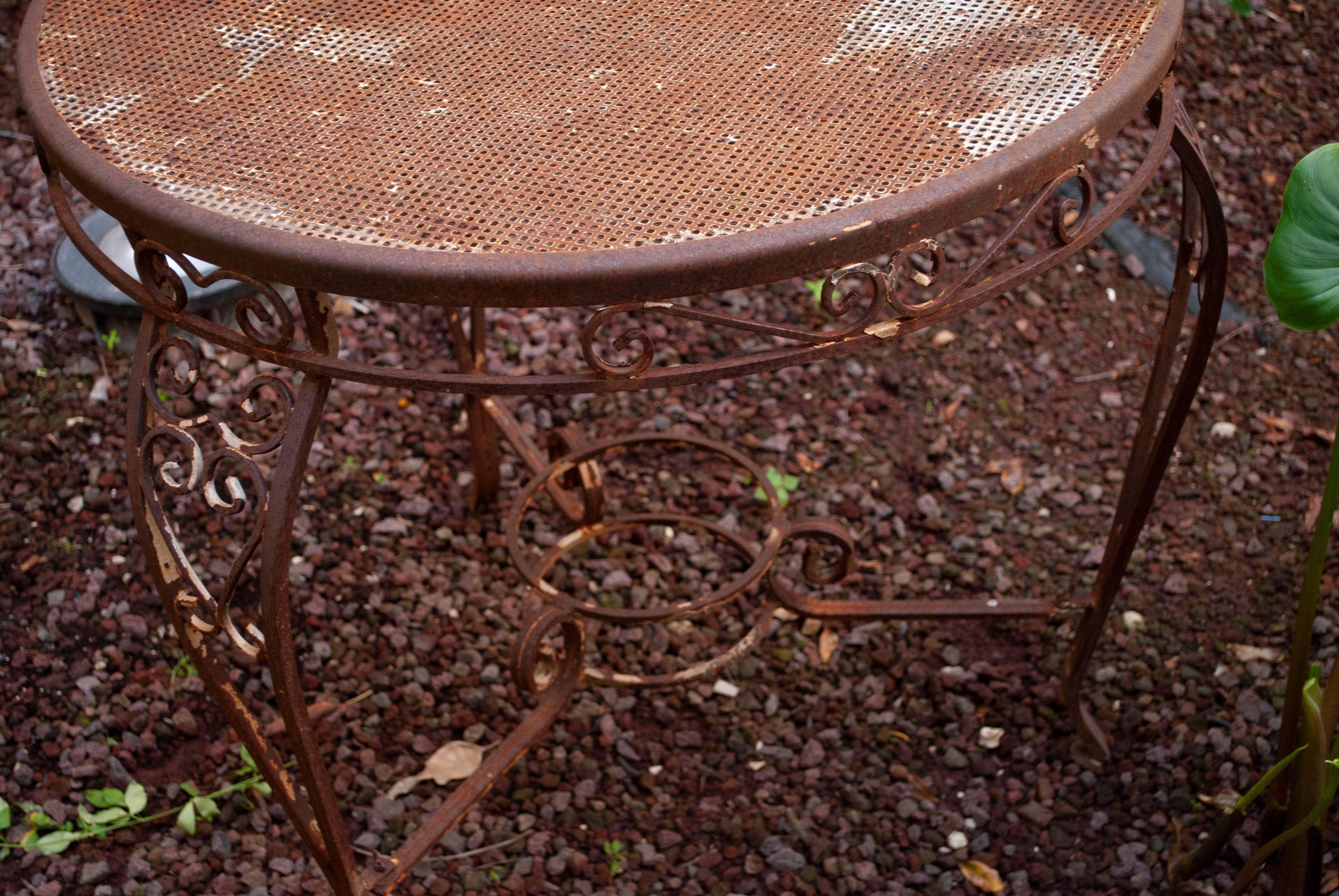 Wrought Iron Garden Side Table from the 1950s Casa e Giardino In Fair Condition For Sale In bari, IT