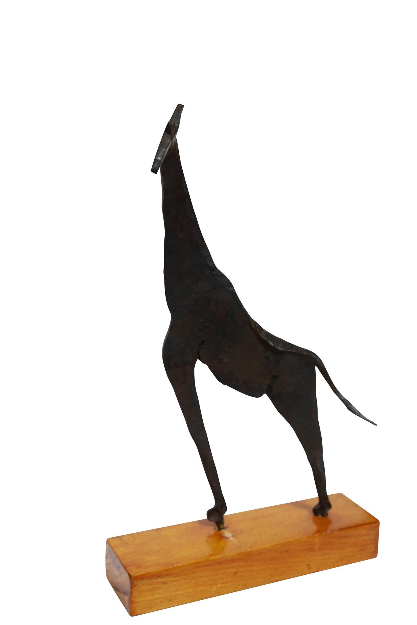 Wrought Iron Giraffe Sculpture in Mid-century style im Zustand „Gut“ im Angebot in Round Top, TX