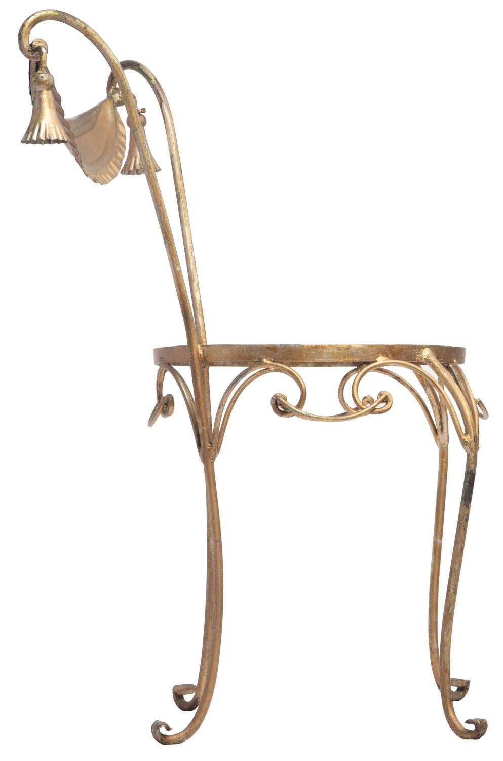 Parlor-Stuhl aus Schmiedeeisen in Gold (amerikanisch) im Angebot