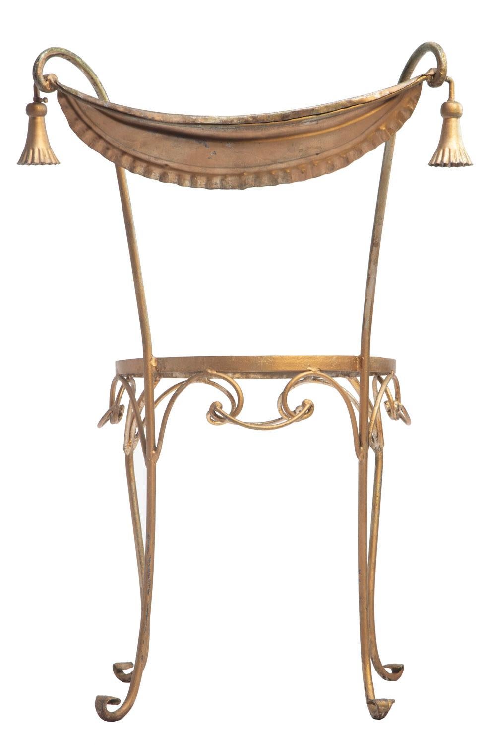 Parlor-Stuhl aus Schmiedeeisen in Gold (20. Jahrhundert) im Angebot