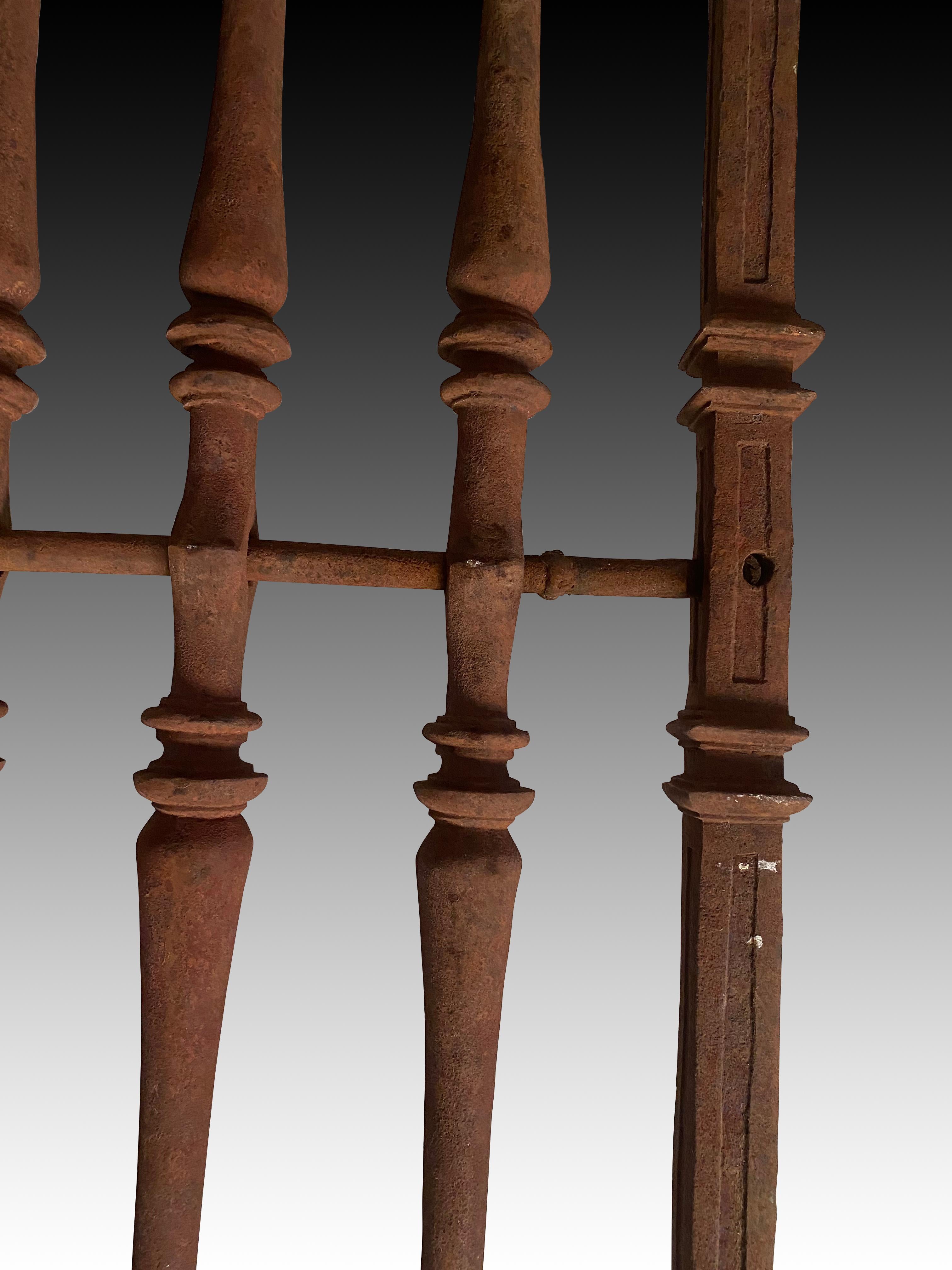Baroque grille en fer forgé. Espagne, 17e siècle. en vente