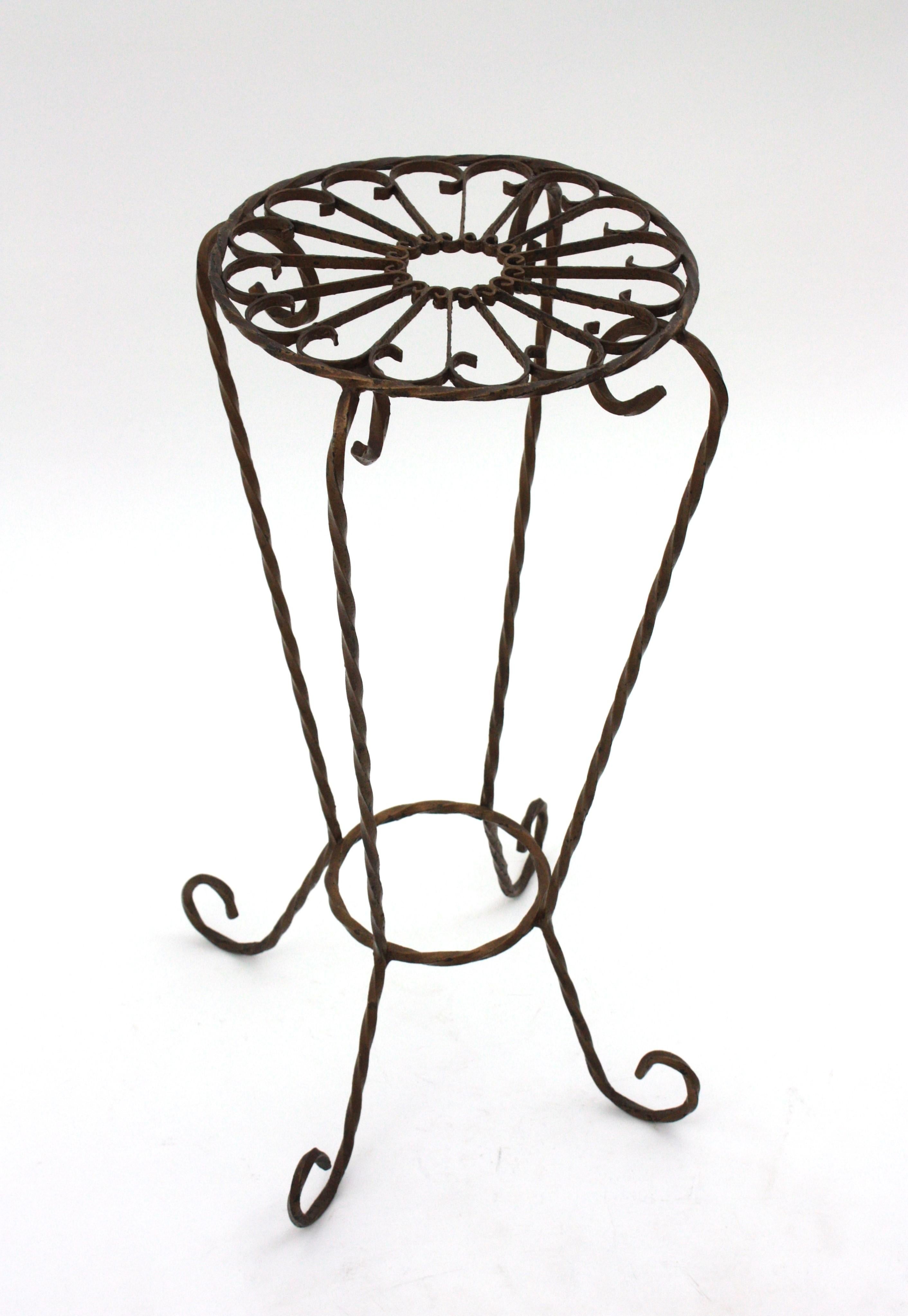 Spanish Wrought Iron Side Table Gueridon / Drinks Table with Scrollwork Top For Sale 4
