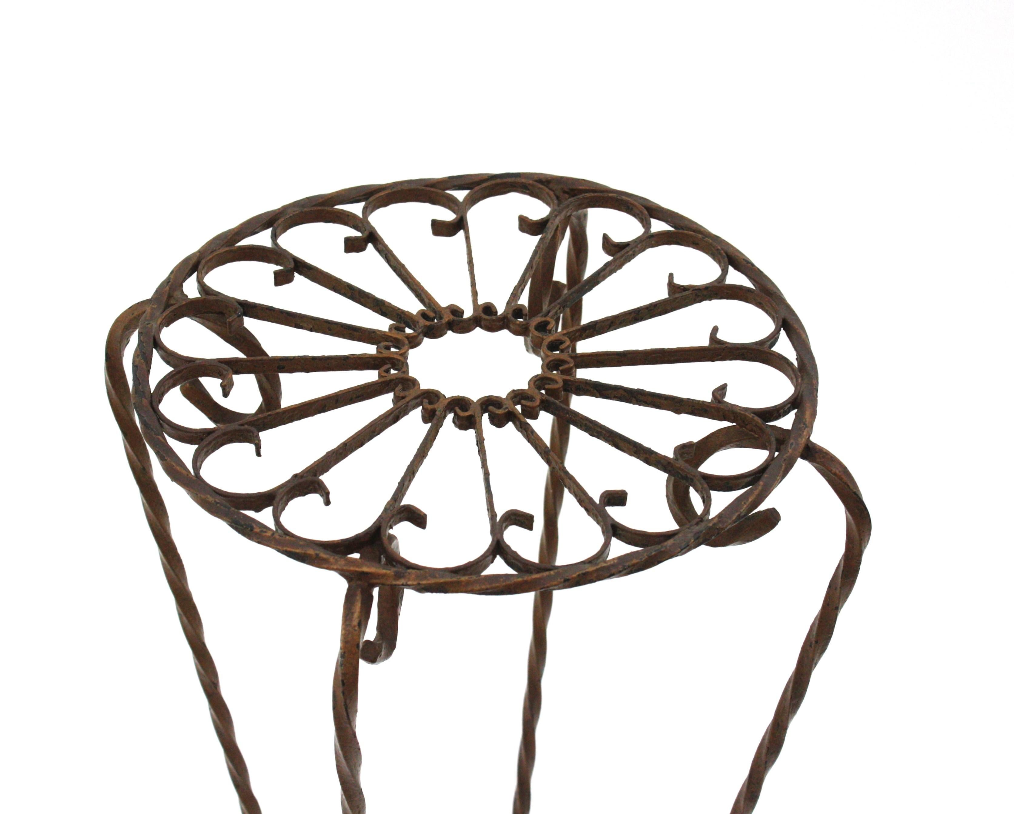 Spanish Wrought Iron Side Table Gueridon / Drinks Table with Scrollwork Top For Sale 1
