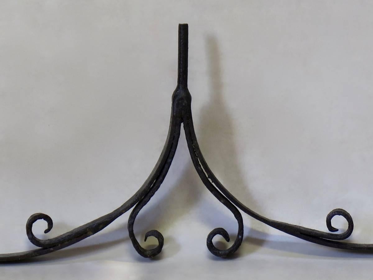 Wrought-Iron Heart-Shaped Hanging Candle Holders, France, circa 1880s In Good Condition For Sale In Isle Sur La Sorgue, Vaucluse