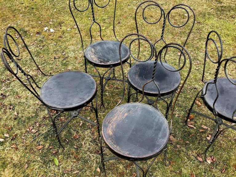 Victorian style wrought iron distressed ice cream parlor chairs, bistro chairs, a set of 5. Wrought iron metal frames, twisted backs and legs. See photos for wood seats in need of cushions.
Seats are 13.75