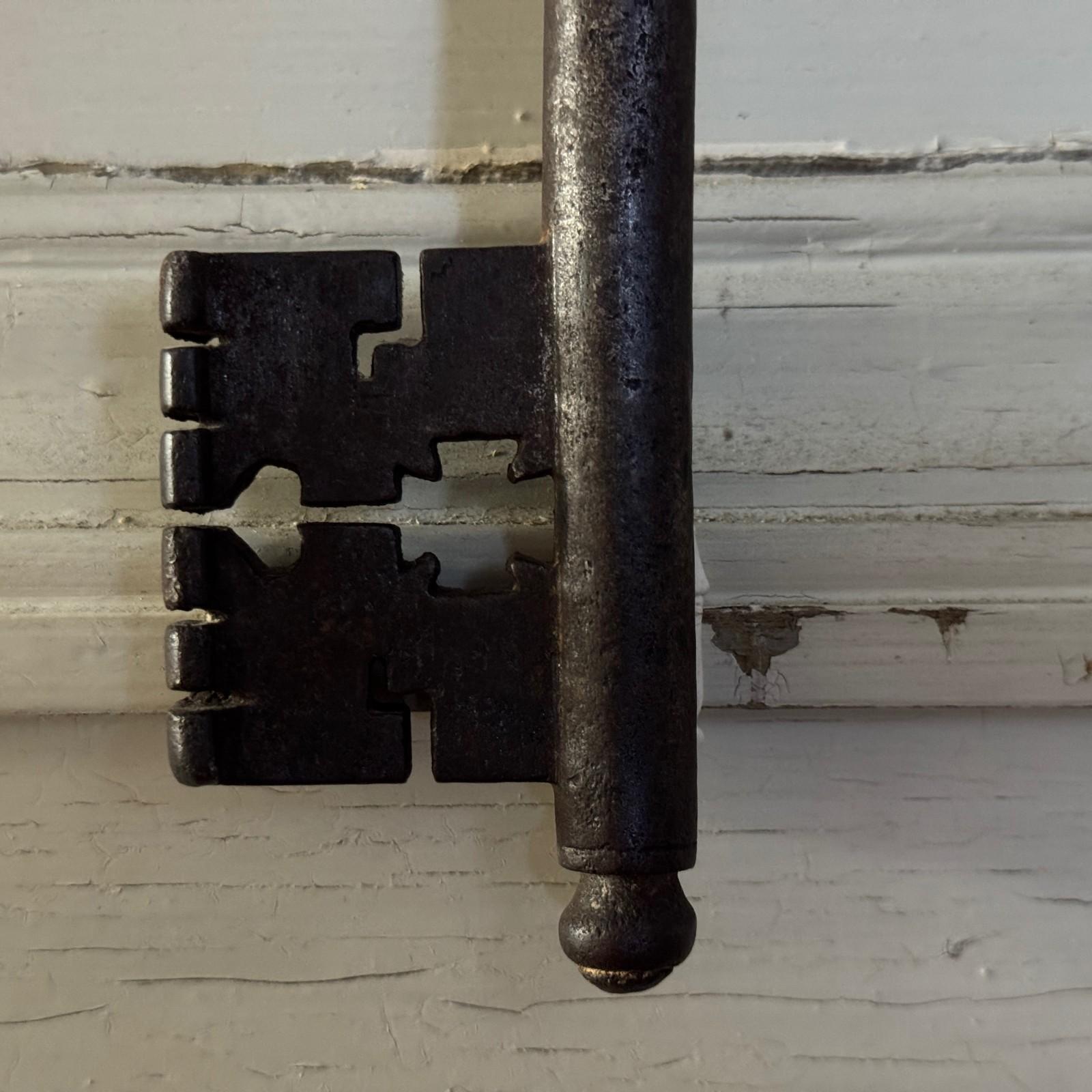 Priod Key Wrought Iron Key, High Period (Haute Époque) For Sale at 1stDibs