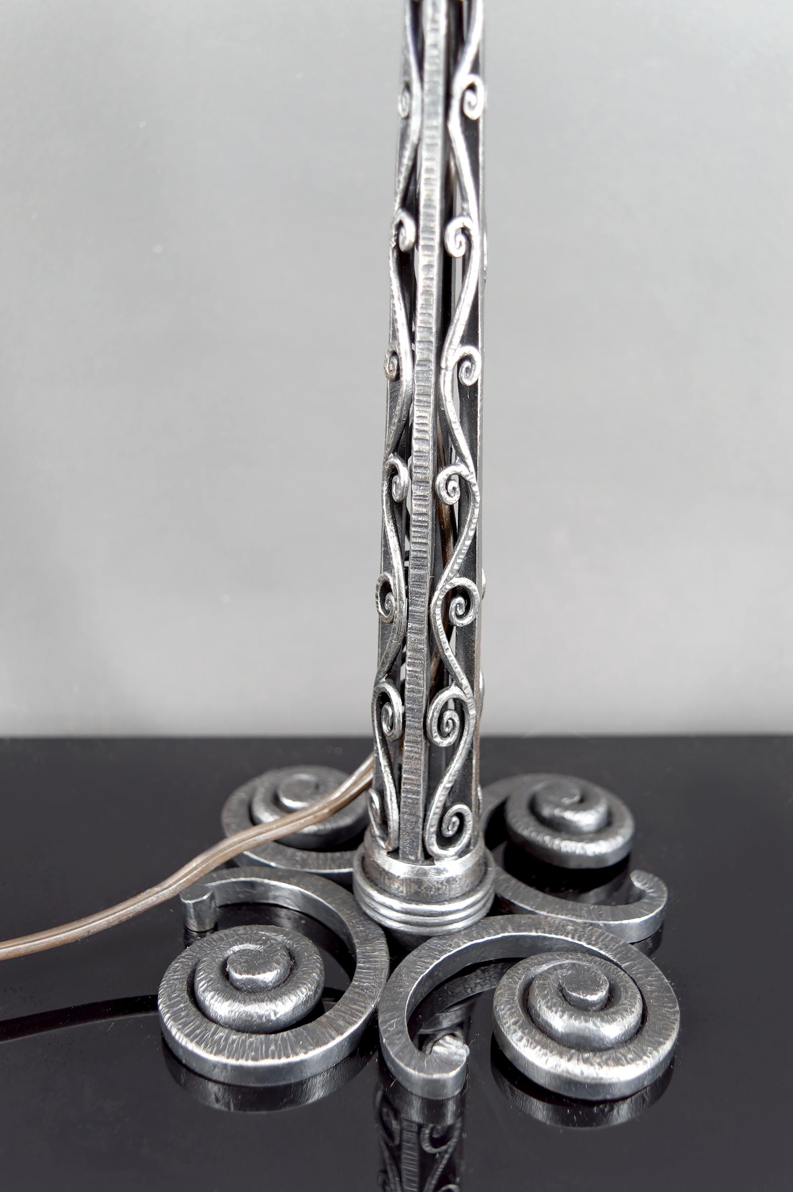 Metallo Lampada in ferro battuto di Paul Kiss & Muller Frères, Francia, Art Deco, Circa 1920 in vendita