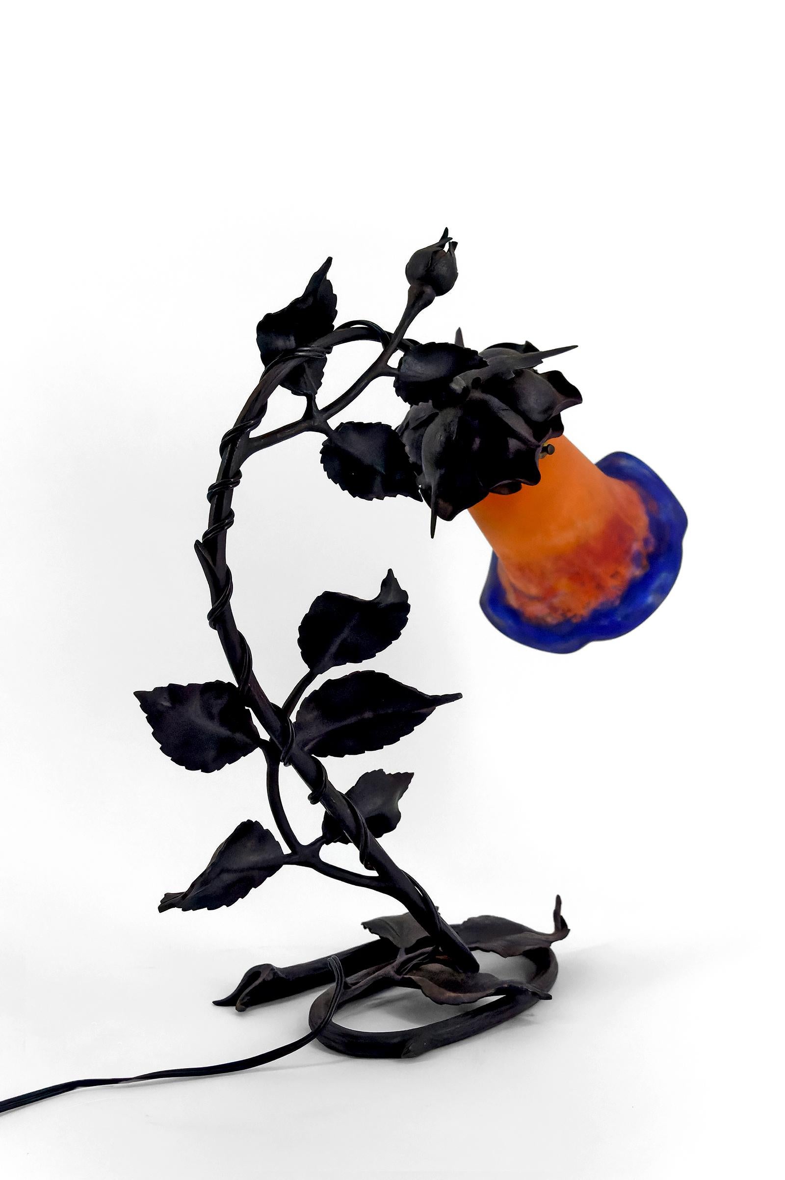 Lampada in ferro battuto in stile Art Nouveau - Art Deco di Muller Frères, circa 1920 In condizioni buone in vendita a VÉZELAY, FR