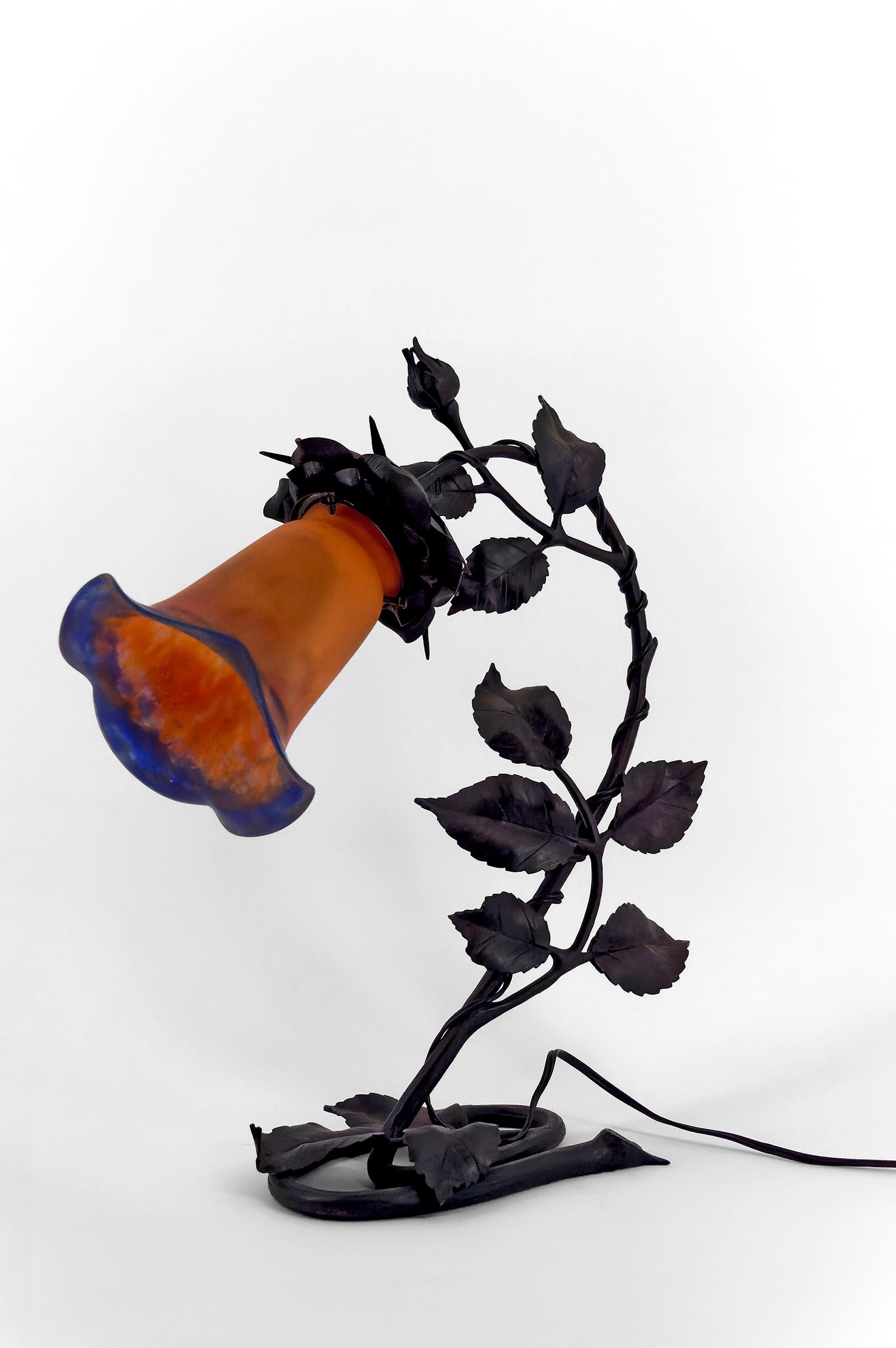 Lampada in ferro battuto in stile Art Nouveau - Art Deco di Muller Frères, circa 1920 in vendita 1