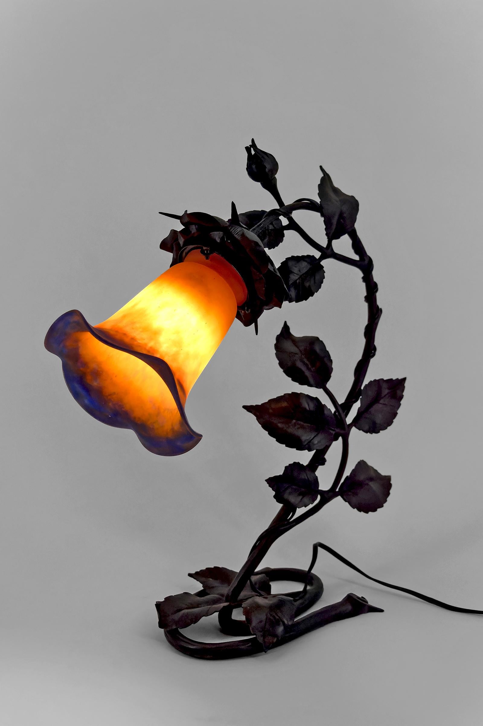 Lampada in ferro battuto in stile Art Nouveau - Art Deco di Muller Frères, circa 1920 in vendita 2