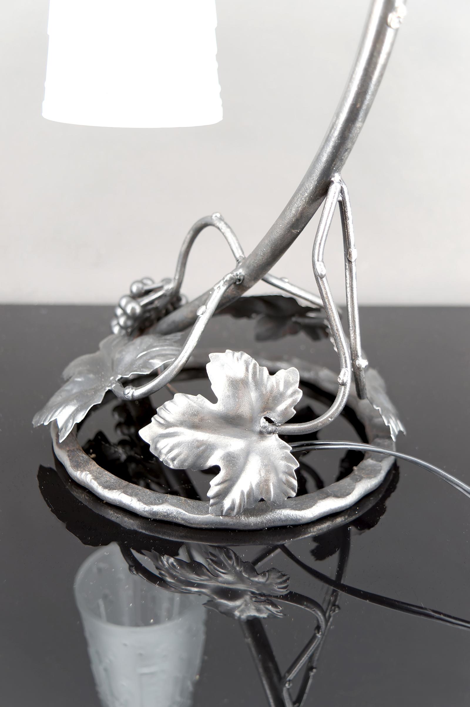 Wrought Iron Lamp “Vine and Grape”, Muller Frères Lunéville, Art Deco, 1930's For Sale 8