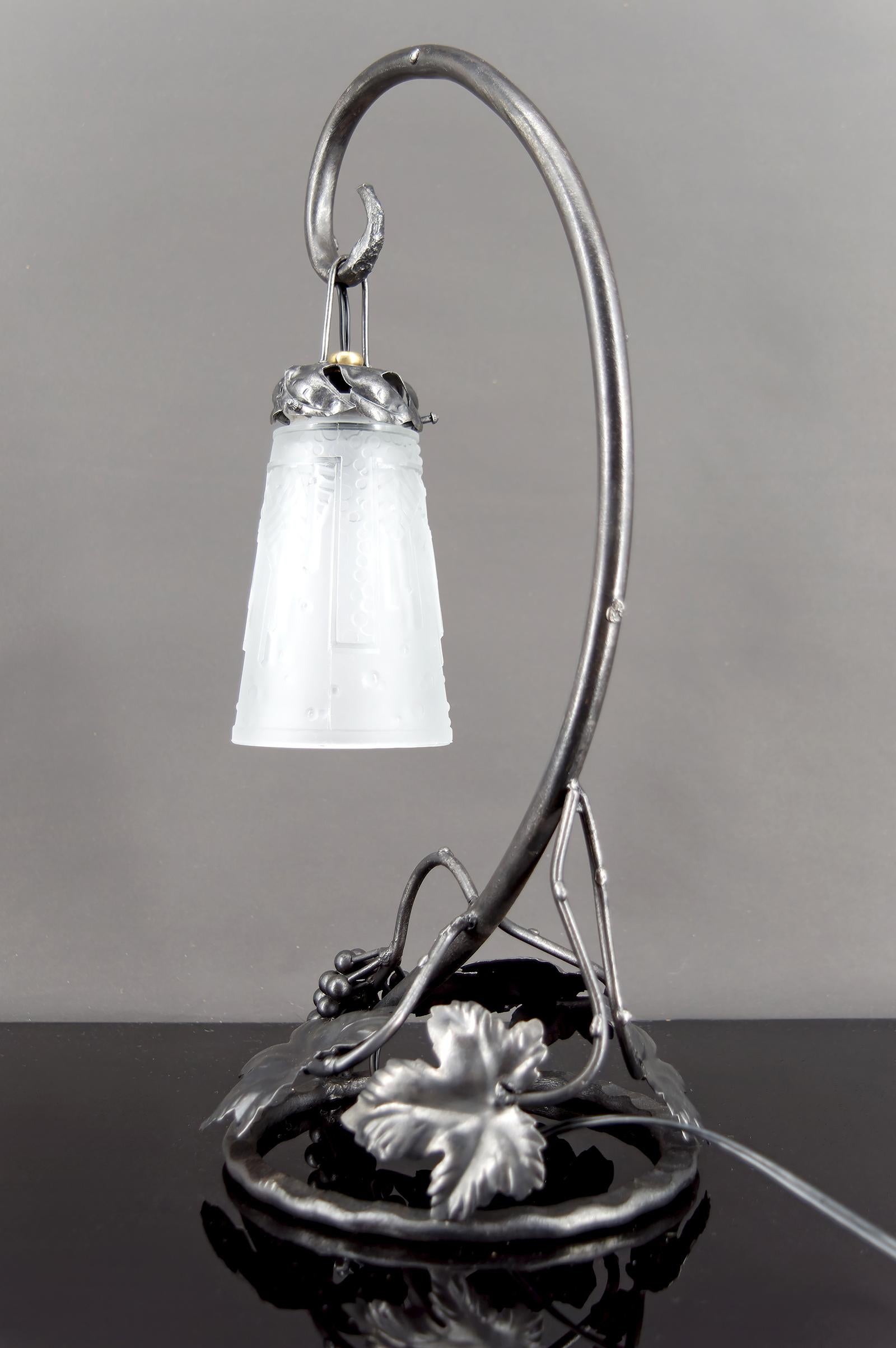 Frosted Wrought Iron Lamp “Vine and Grape”, Muller Frères Lunéville, Art Deco, 1930's For Sale