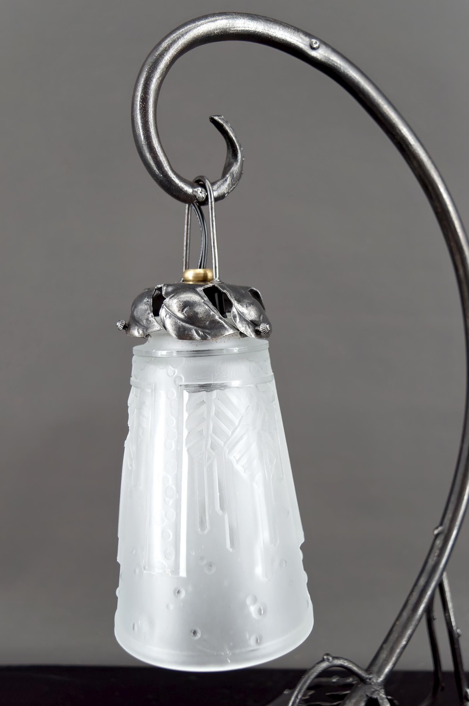 Wrought Iron Lamp “Vine and Grape”, Muller Frères Lunéville, Art Deco, 1930's For Sale 1