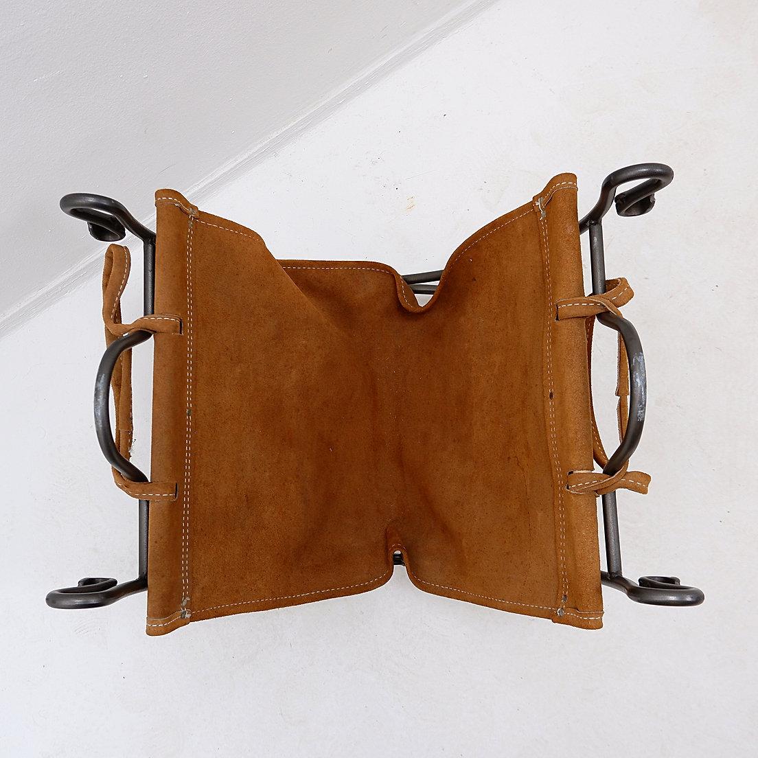 Wrought iron log holder with Suede Leather Carrier in vendita 4