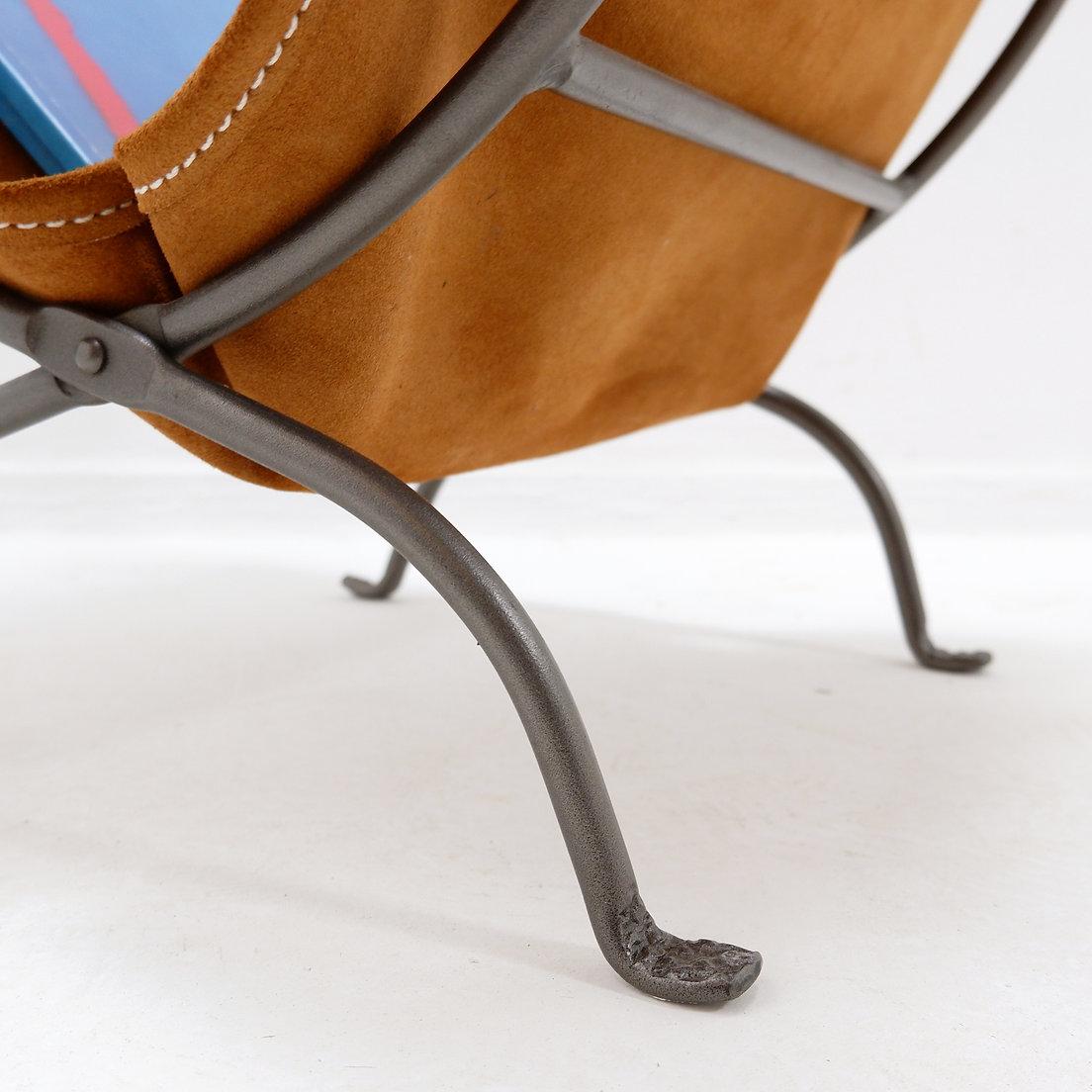 Wrought iron log holder with Suede Leather Carrier in vendita 5