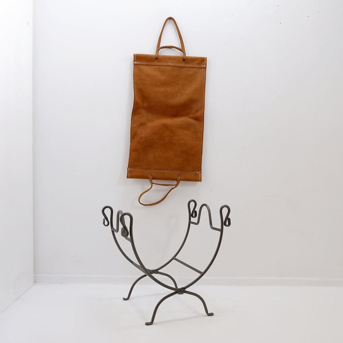 Wrought iron log holder with Suede Leather Carrier in vendita 7