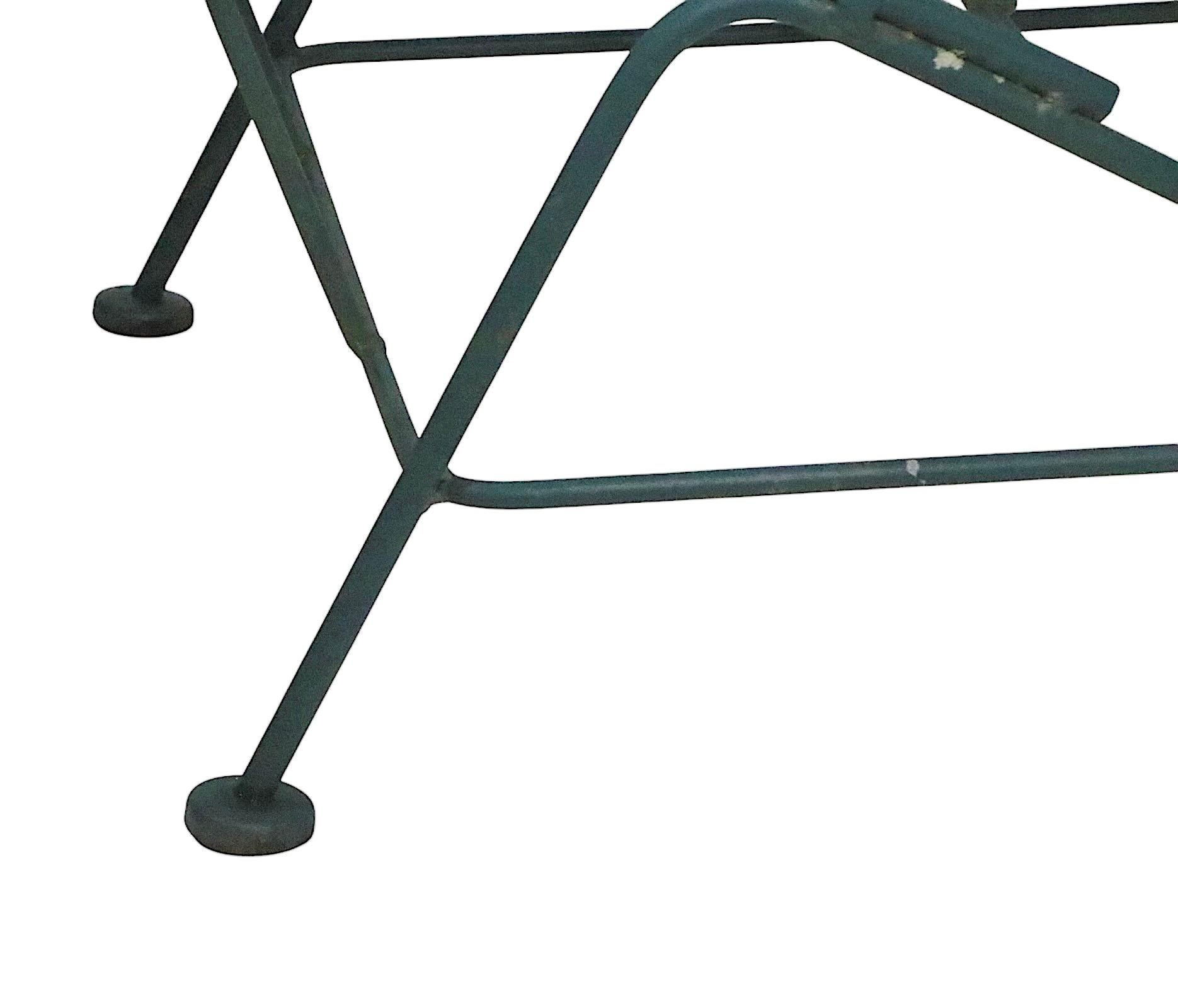 Meadowcraft, patio de jardin en fer forgé et bois de chien  Chaise longue à bascule en vente 3