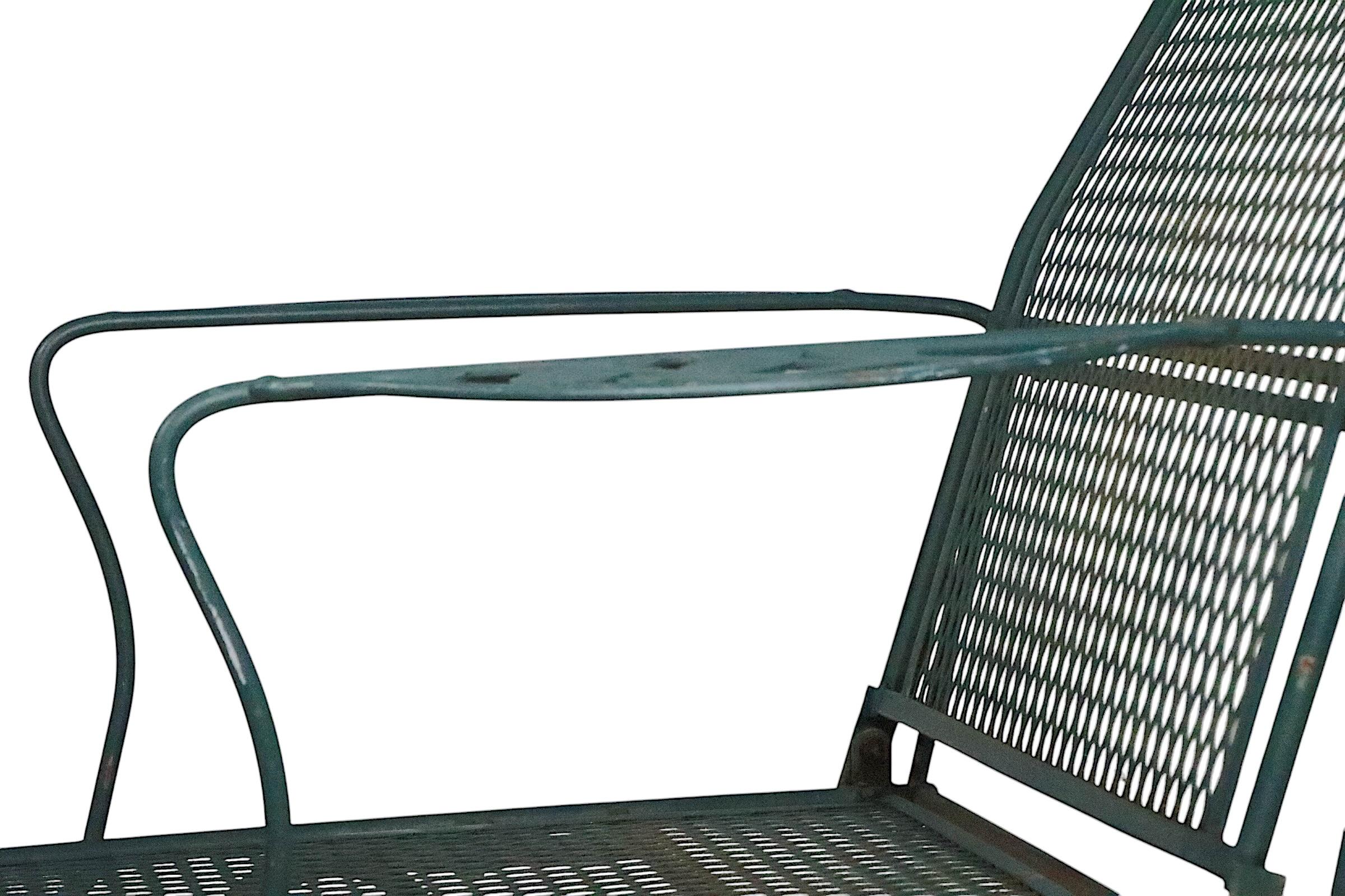 Meadowcraft, patio de jardin en fer forgé et bois de chien  Chaise longue à bascule en vente 1