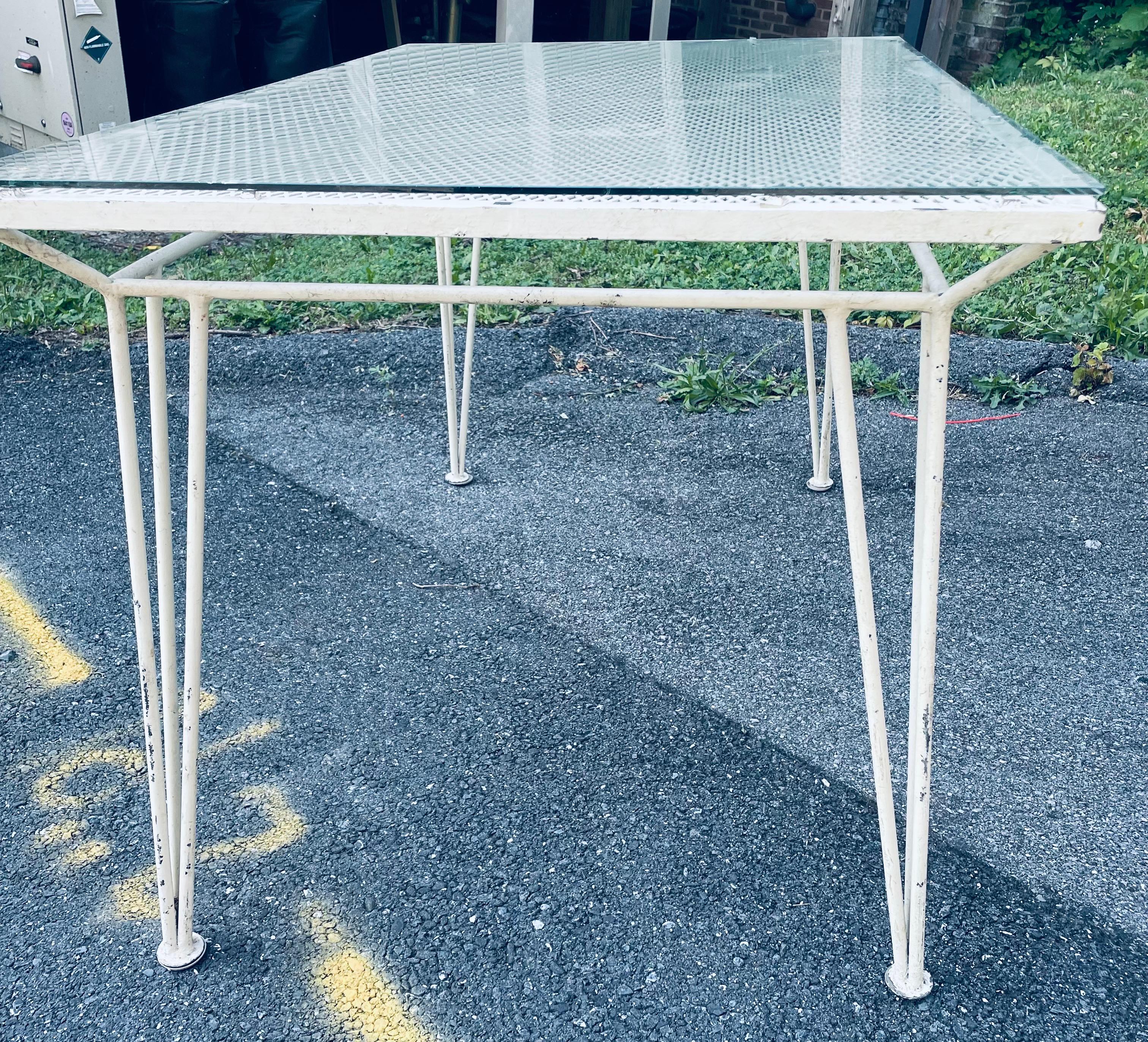 Schmiedeeisen Mesh Glasplatte Garten Esstisch John Salterini attb Tempestini (20. Jahrhundert) im Angebot