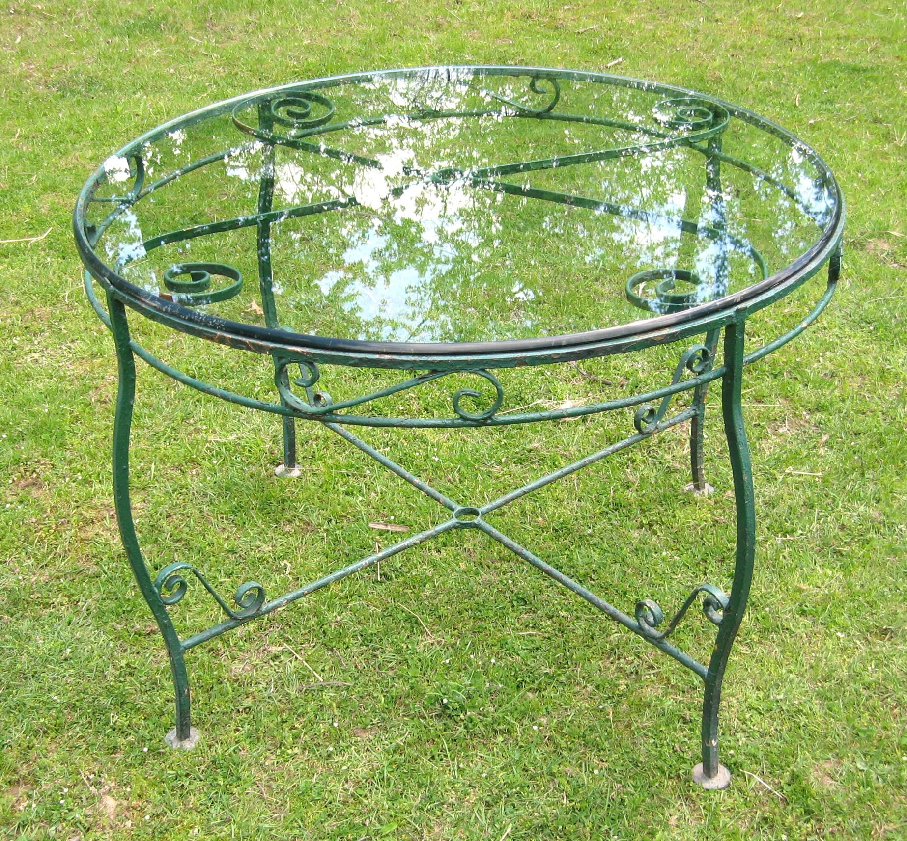 Wrought Iron Mid Century Garden Patio Set Five Pieces In Good Condition For Sale In Wallkill, NY