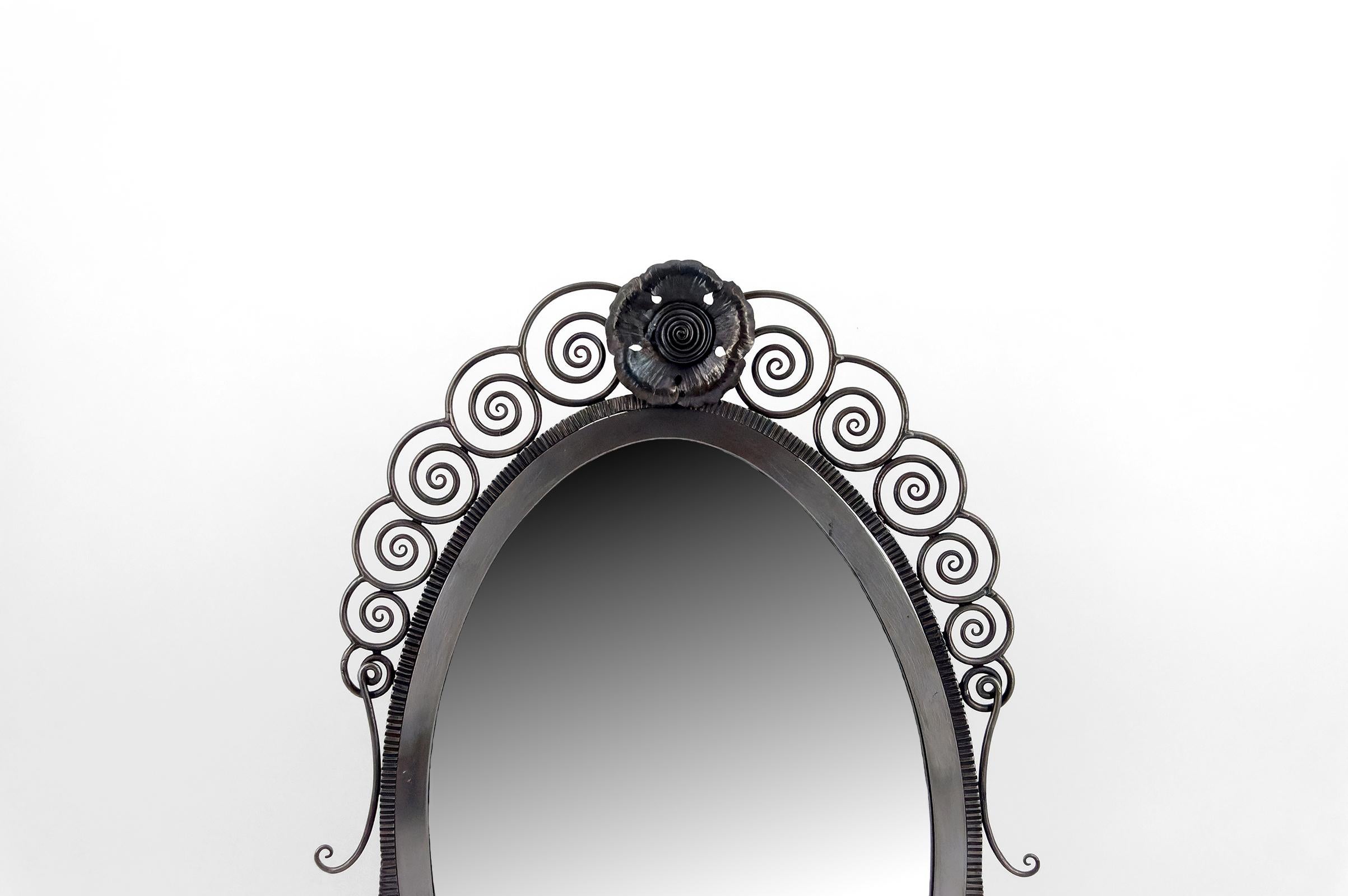 Espejo de Hierro Forjado, Estilo E.Brandt, Art Deco, Tema Floral, Francia, Circa 1920 Art Decó en venta