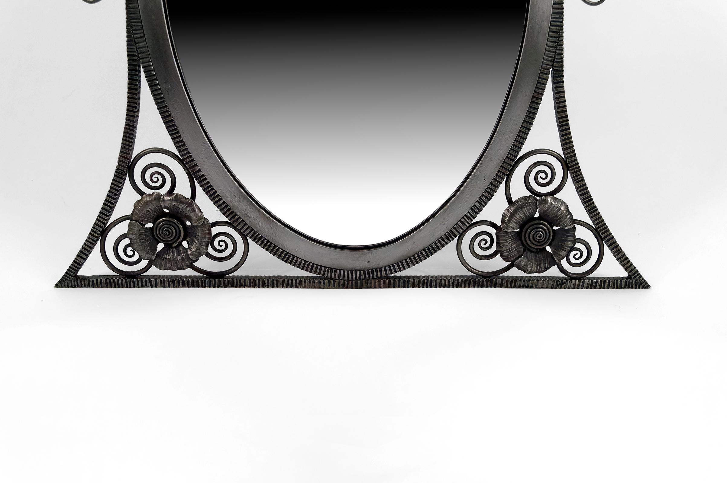 Espejo de Hierro Forjado, Estilo E.Brandt, Art Deco, Tema Floral, Francia, Circa 1920 Tallado en venta