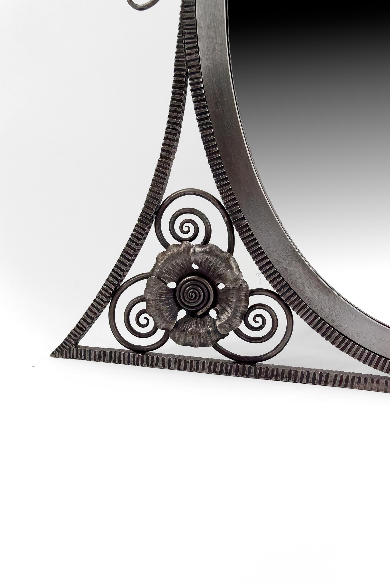 Espejo de Hierro Forjado, Estilo E.Brandt, Art Deco, Tema Floral, Francia, Circa 1920 en Bueno estado para la venta en VÉZELAY, FR