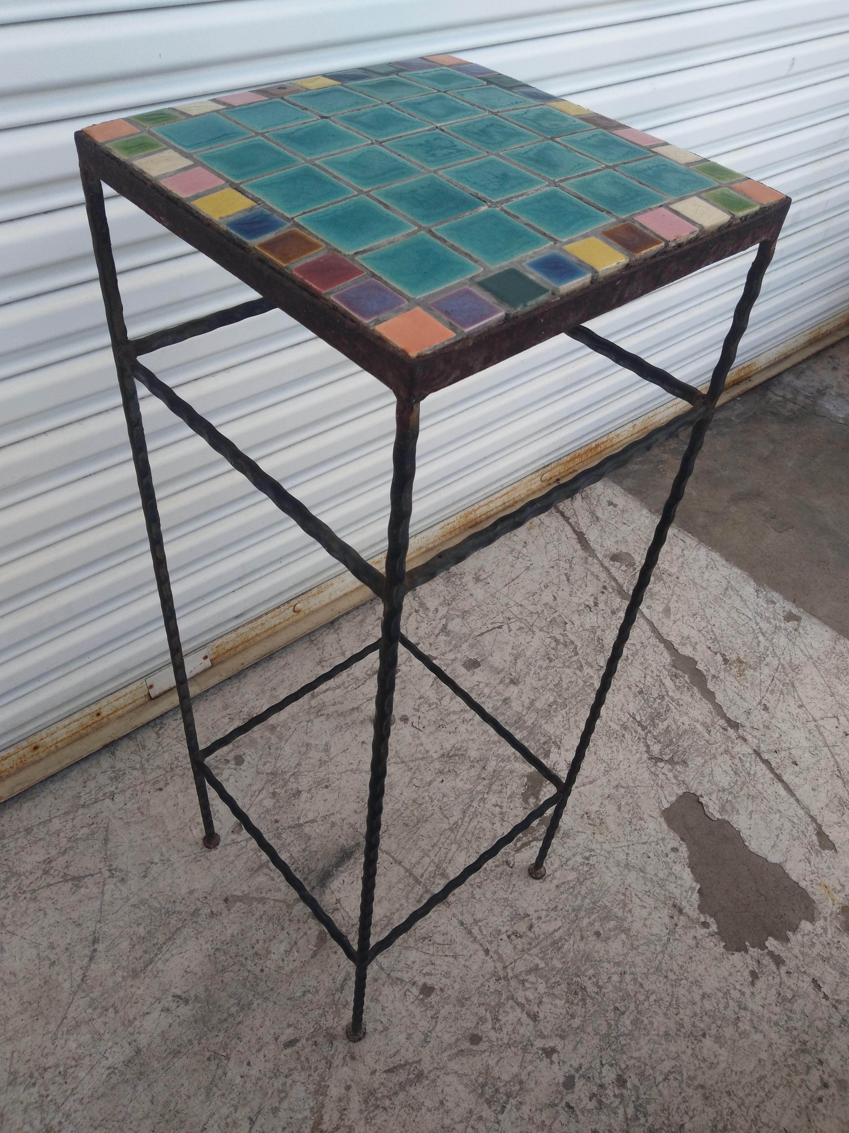 Schmiedeeisen Mosaik Fliese Stand Stand (Moderne der Mitte des Jahrhunderts) im Angebot