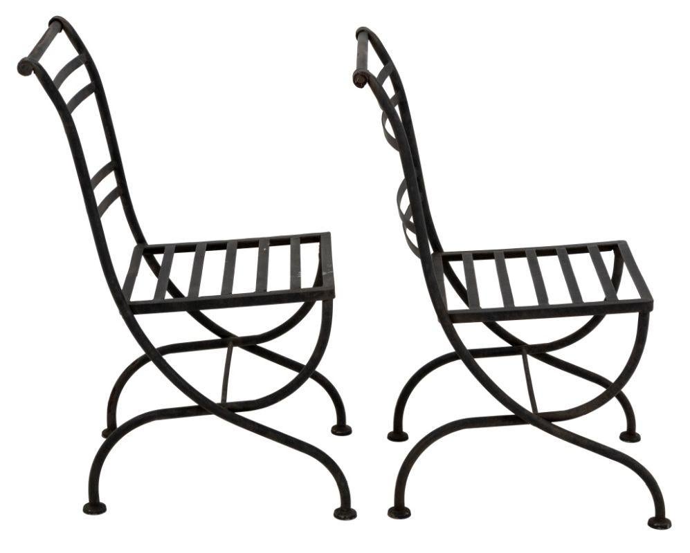Chaises d'extérieur en fer forgé, paire Bon état - En vente à Astoria, NY