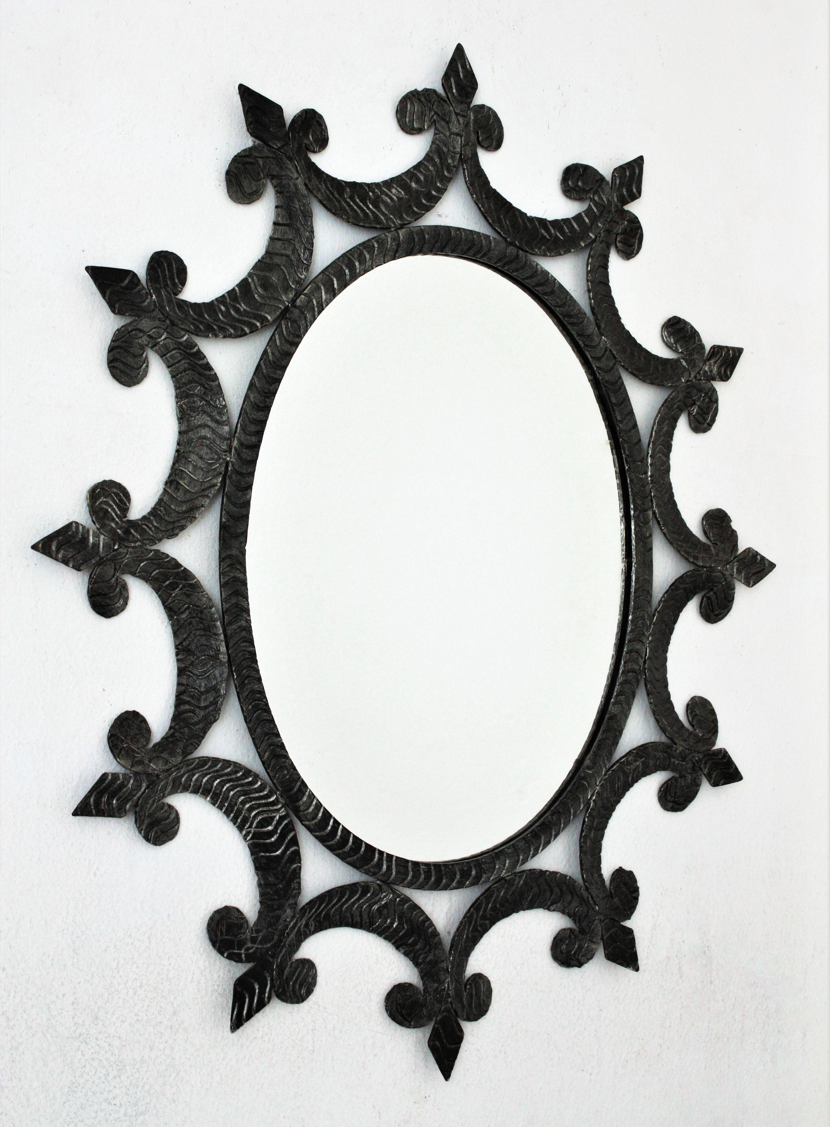 Ovaler Sonnenschliff-Spiegel aus Schmiedeeisen, Brutalismus (Französisch) im Angebot