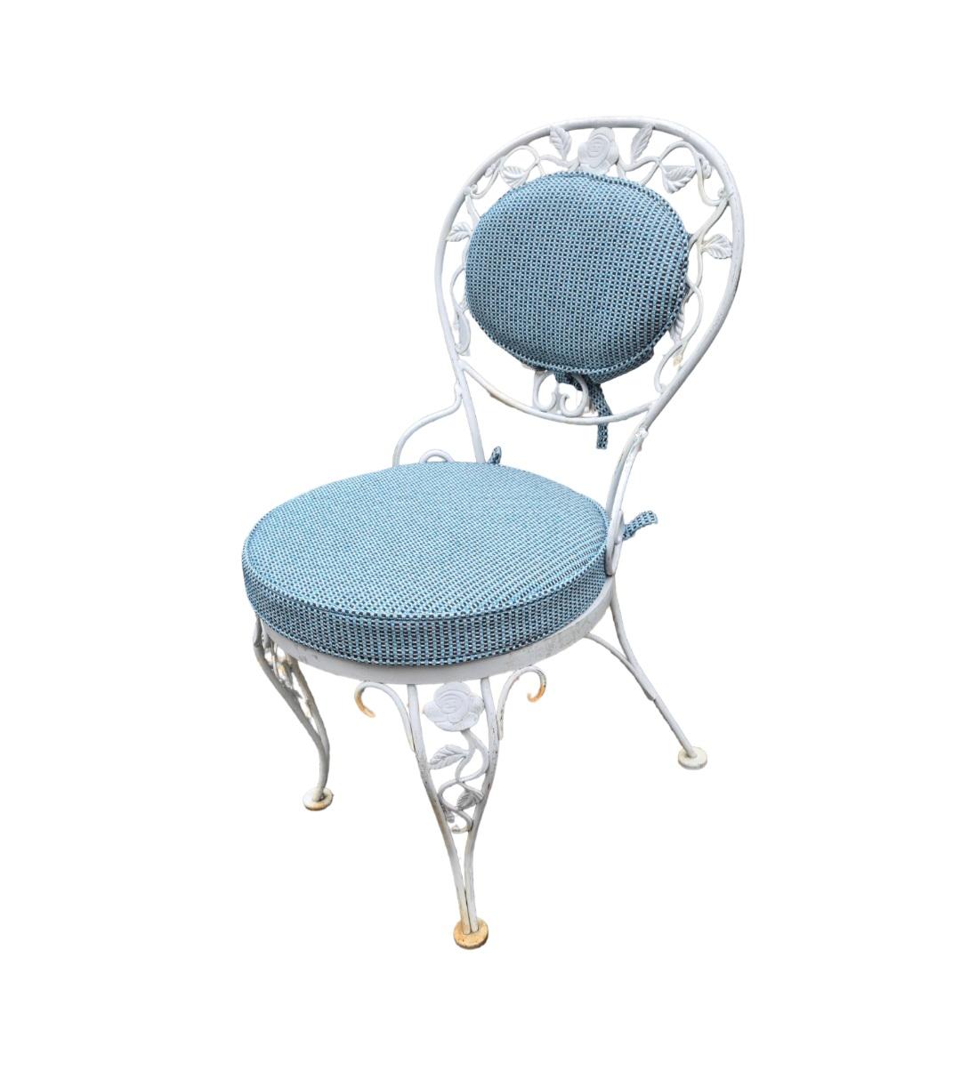 Mid-Century moderno Cuscini per sedie da giardino in ferro battuto in vendita