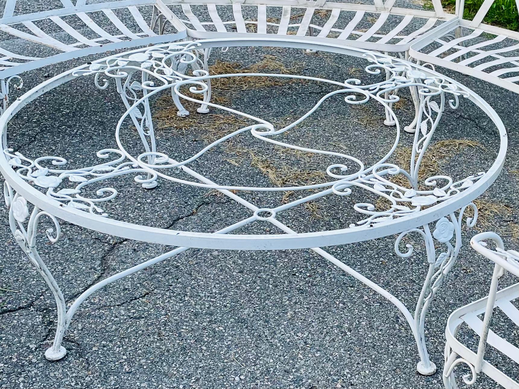 Ensemble de patio en fer forgé Vintage par Woodard

***Séparation semi-circulaire (3) pièces et table ronde de 48