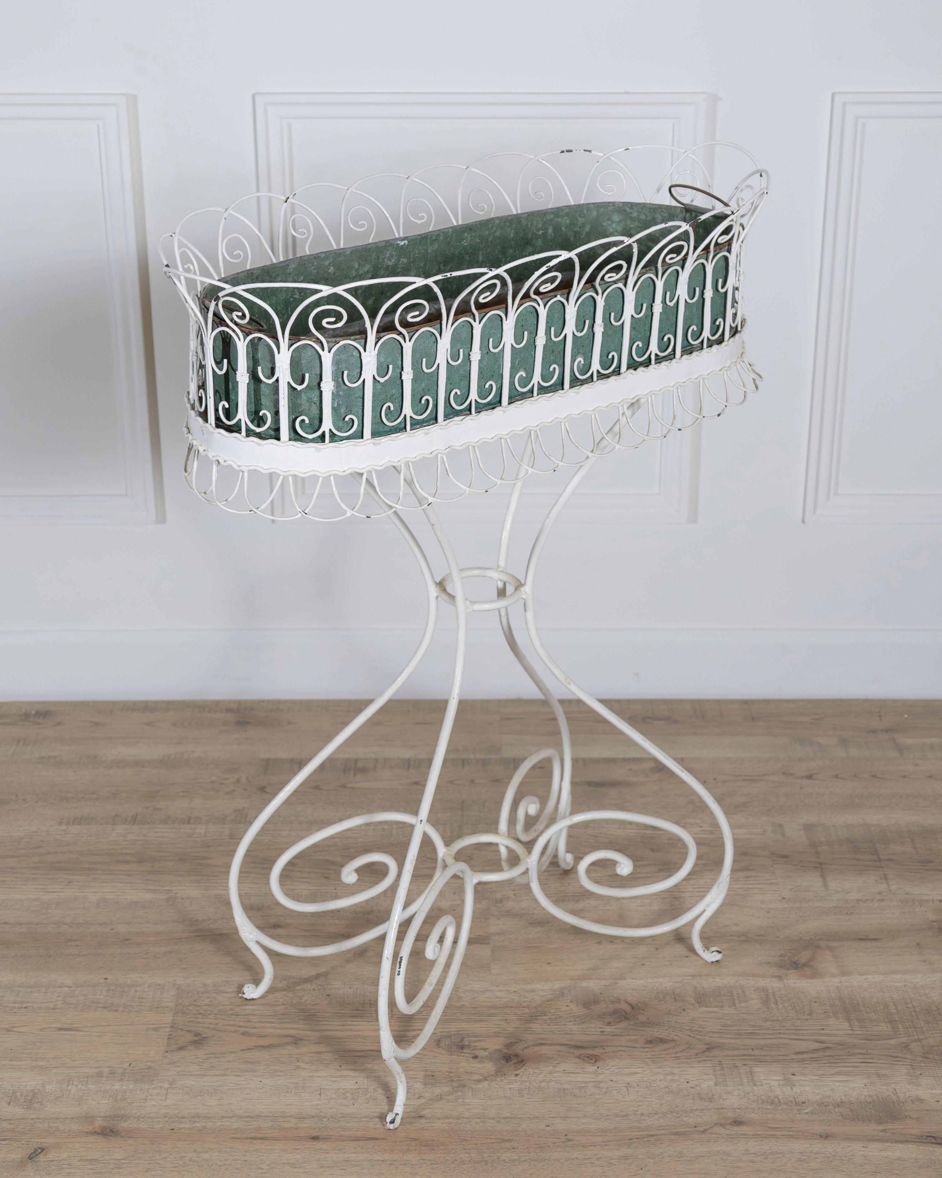 Wrought Iron Planter with Scrollwork Stand, 20th Century in vendita 1