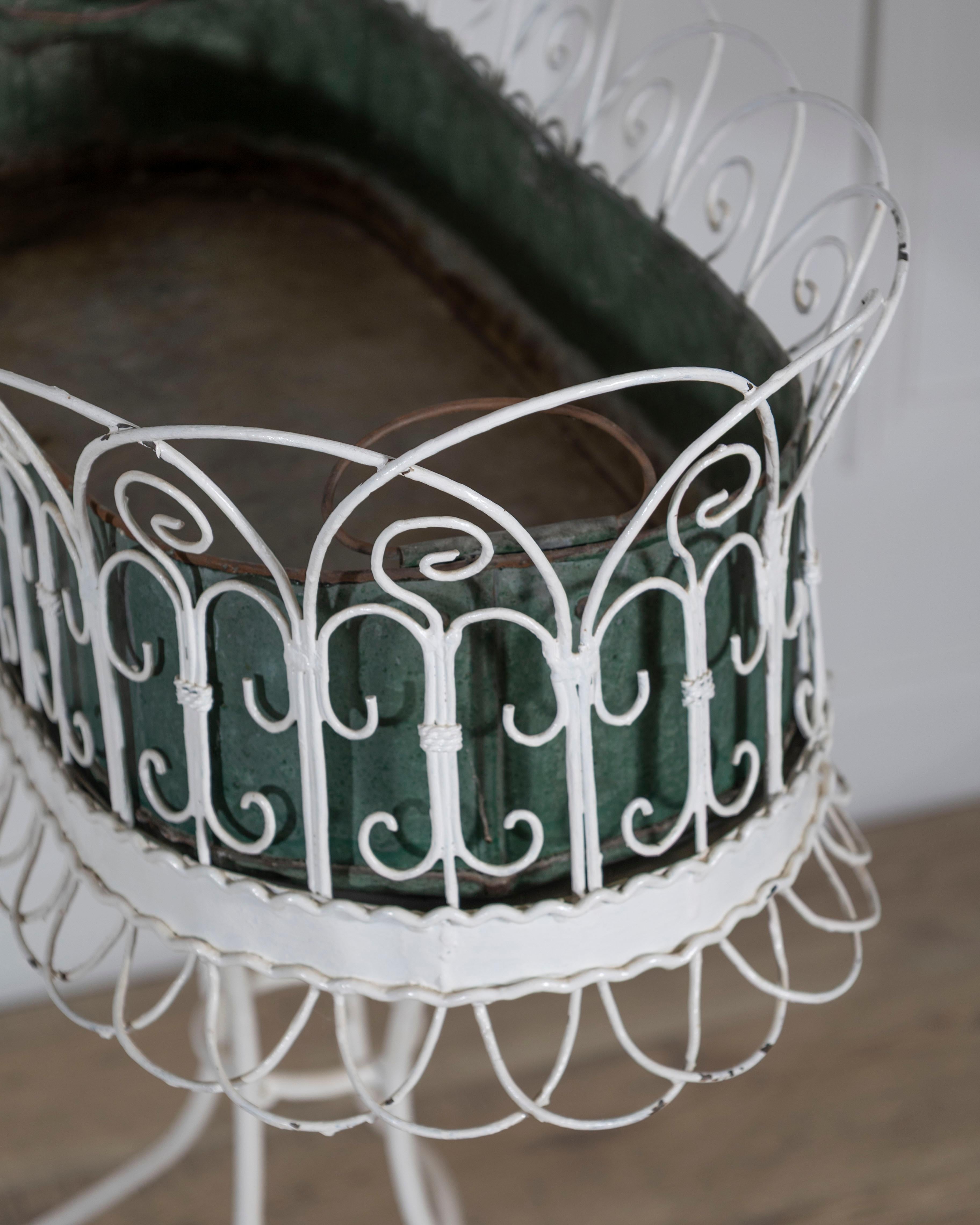 Wrought Iron Planter with Scrollwork Stand, 20th Century in vendita 2