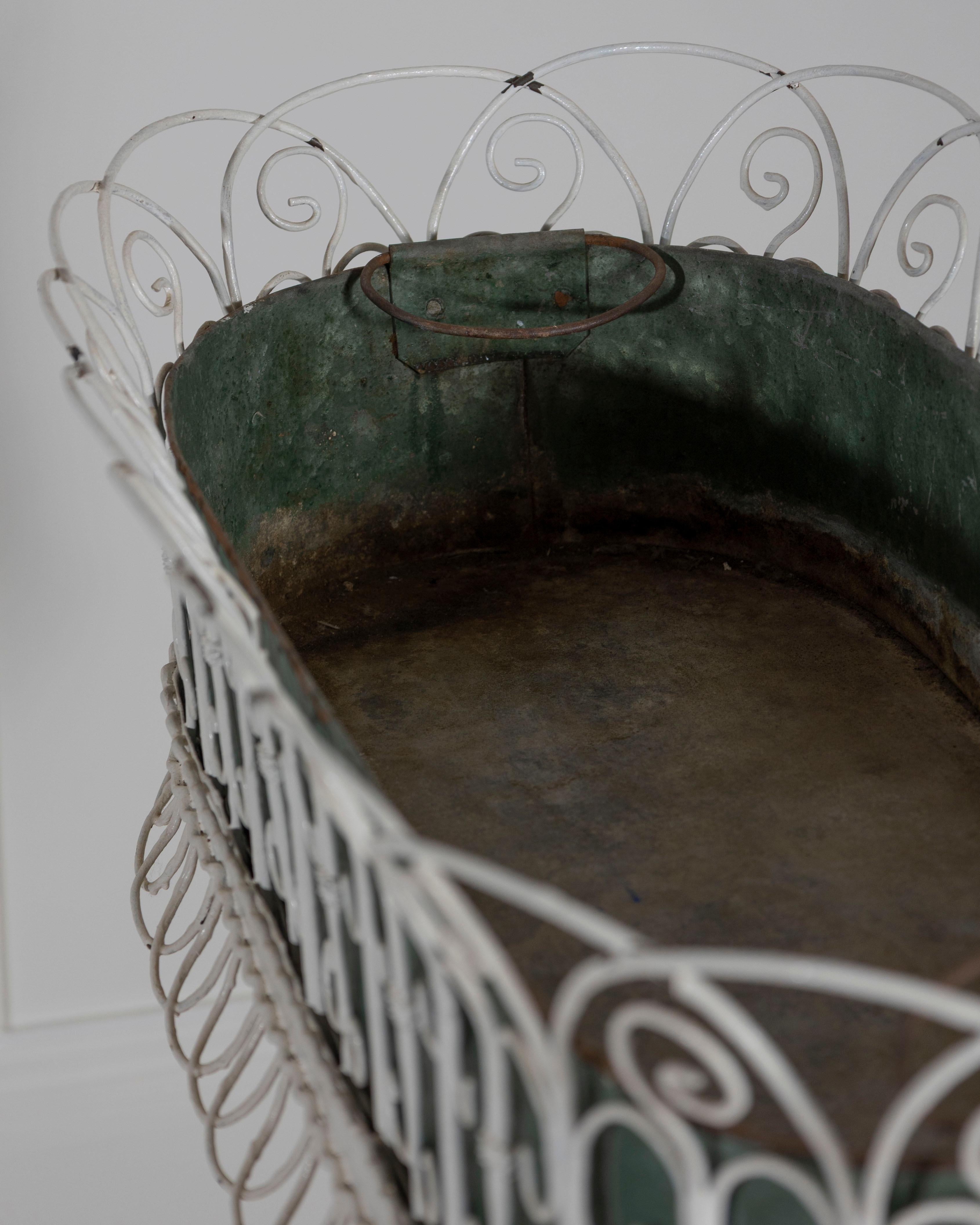 Wrought Iron Planter with Scrollwork Stand, 20th Century in vendita 3