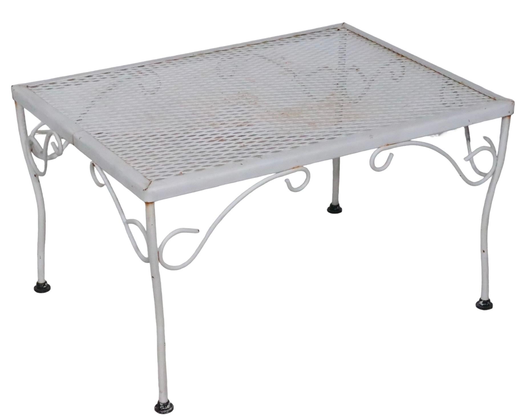 American Wrought Iron Side End Patio Garden Poolside Table Att. to Woodard C 1950/1970s For Sale