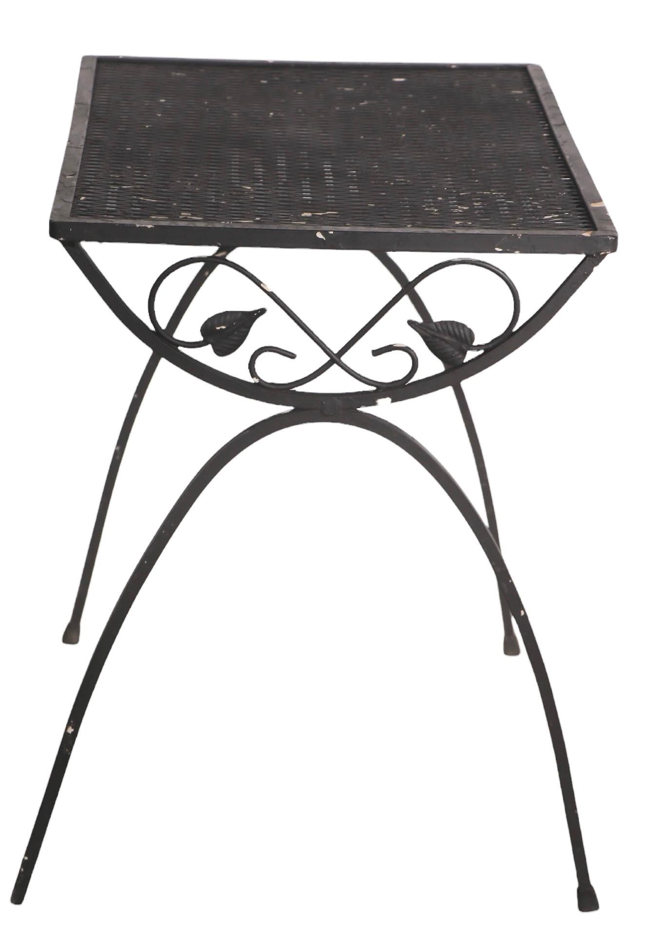 Wrought Iron Side or Garden Table After Woodard In Good Condition For Sale In New York, NY