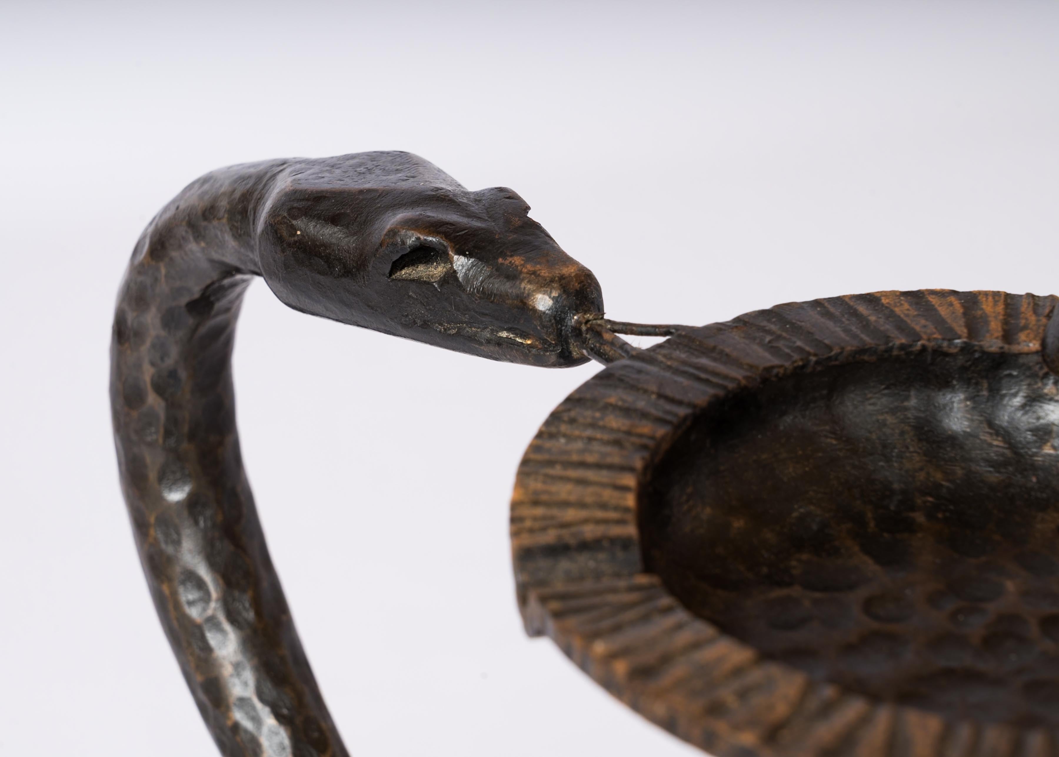 Metà XX secolo Videopoche a forma di serpente in ferro battuto in stile Edgar Brandt - Francia anni '30 in vendita