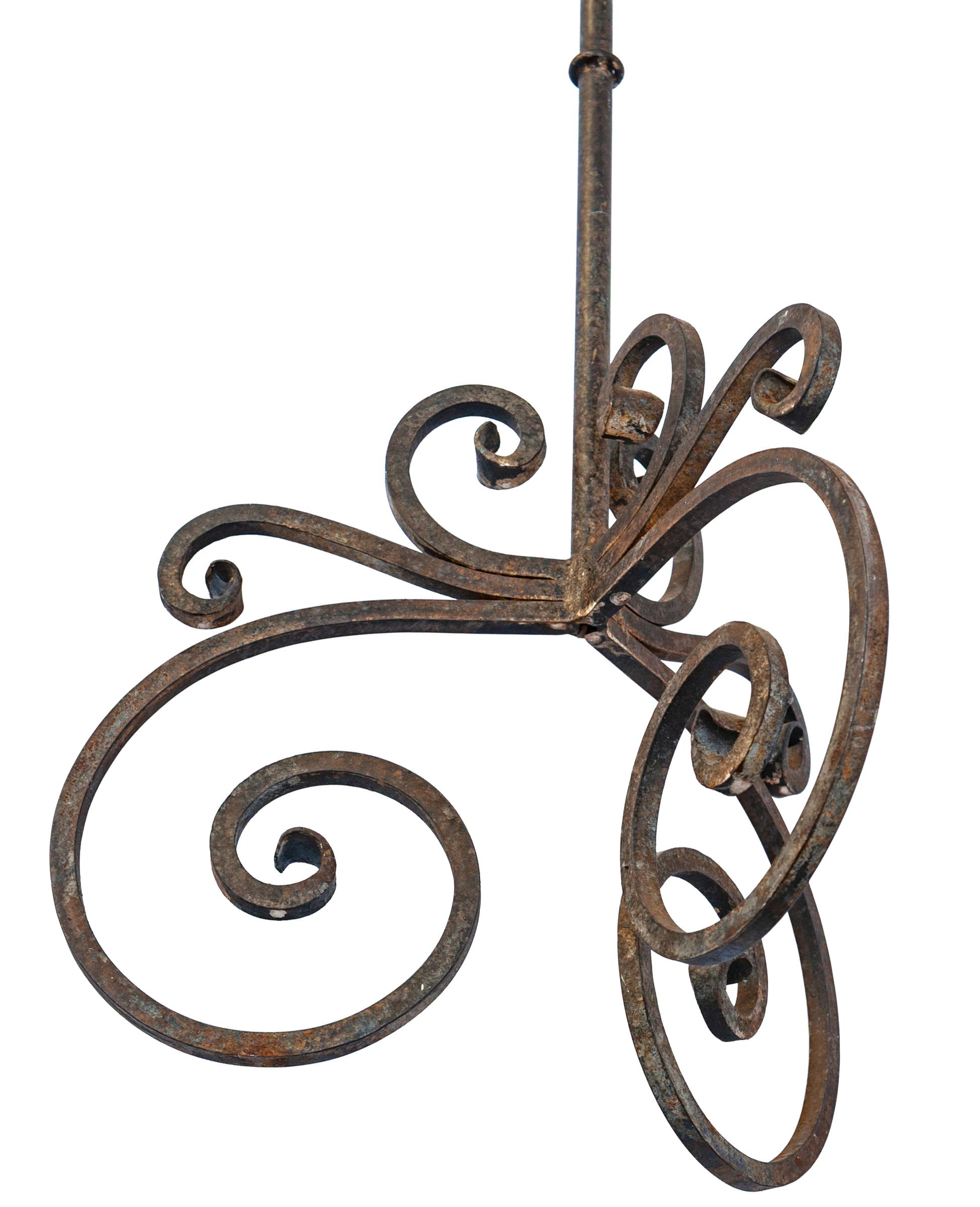 Lámpara de pie de hierro forjado estilo renacimiento español/ Pantalla de tambor de lino personalizada en venta 3