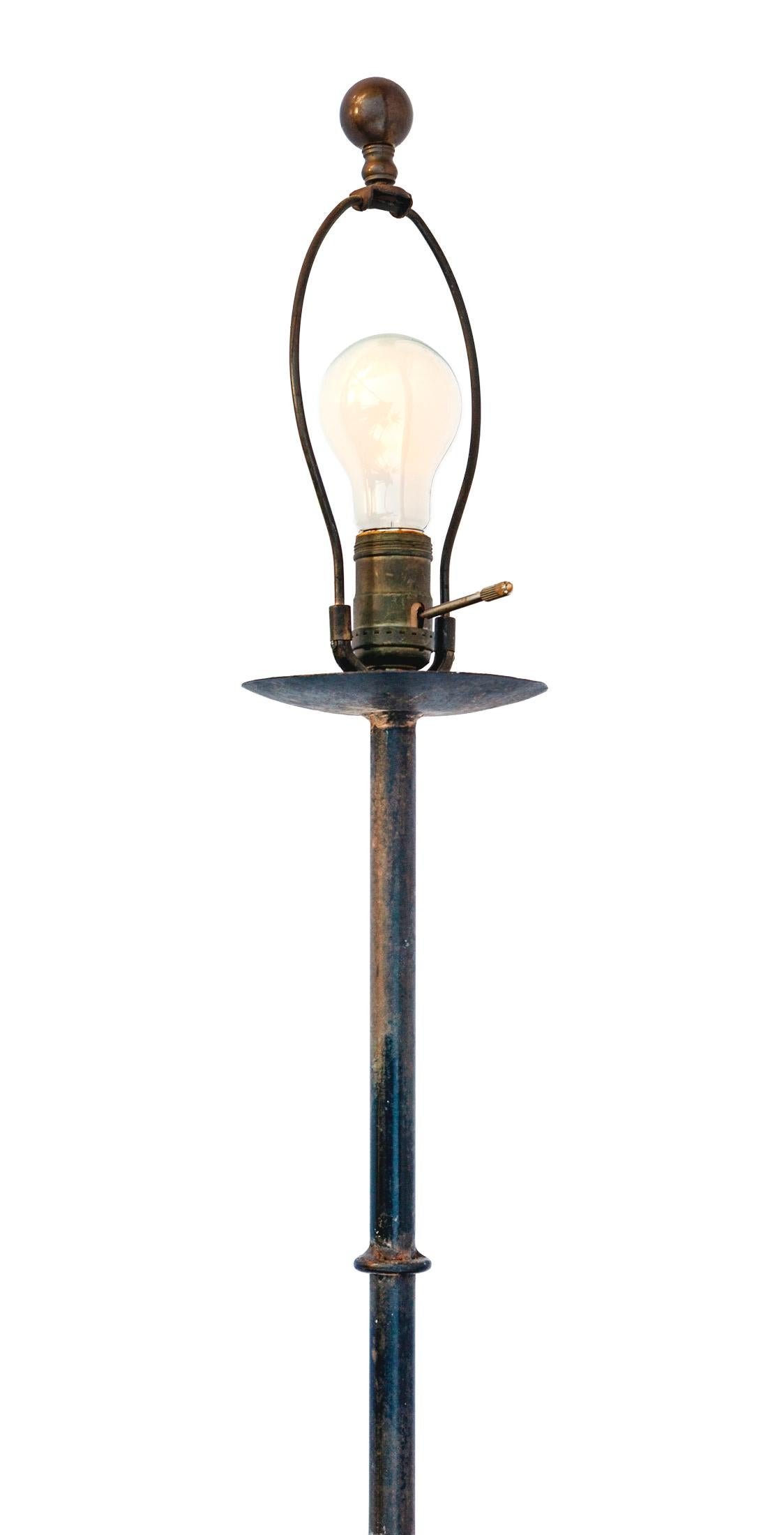 Lámpara de pie de hierro forjado estilo renacimiento español/ Pantalla de tambor de lino personalizada en venta 4