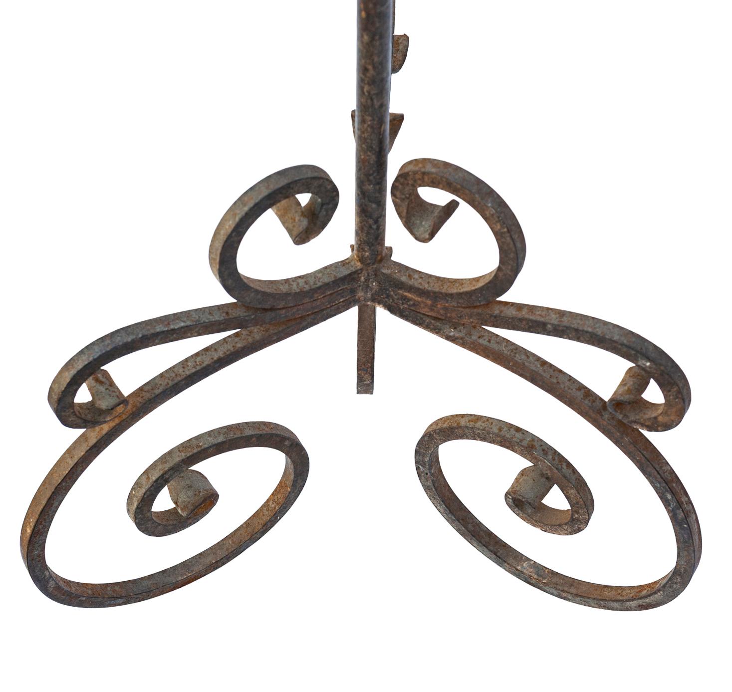 Lámpara de pie de hierro forjado estilo renacimiento español/ Pantalla de tambor de lino personalizada en venta 1