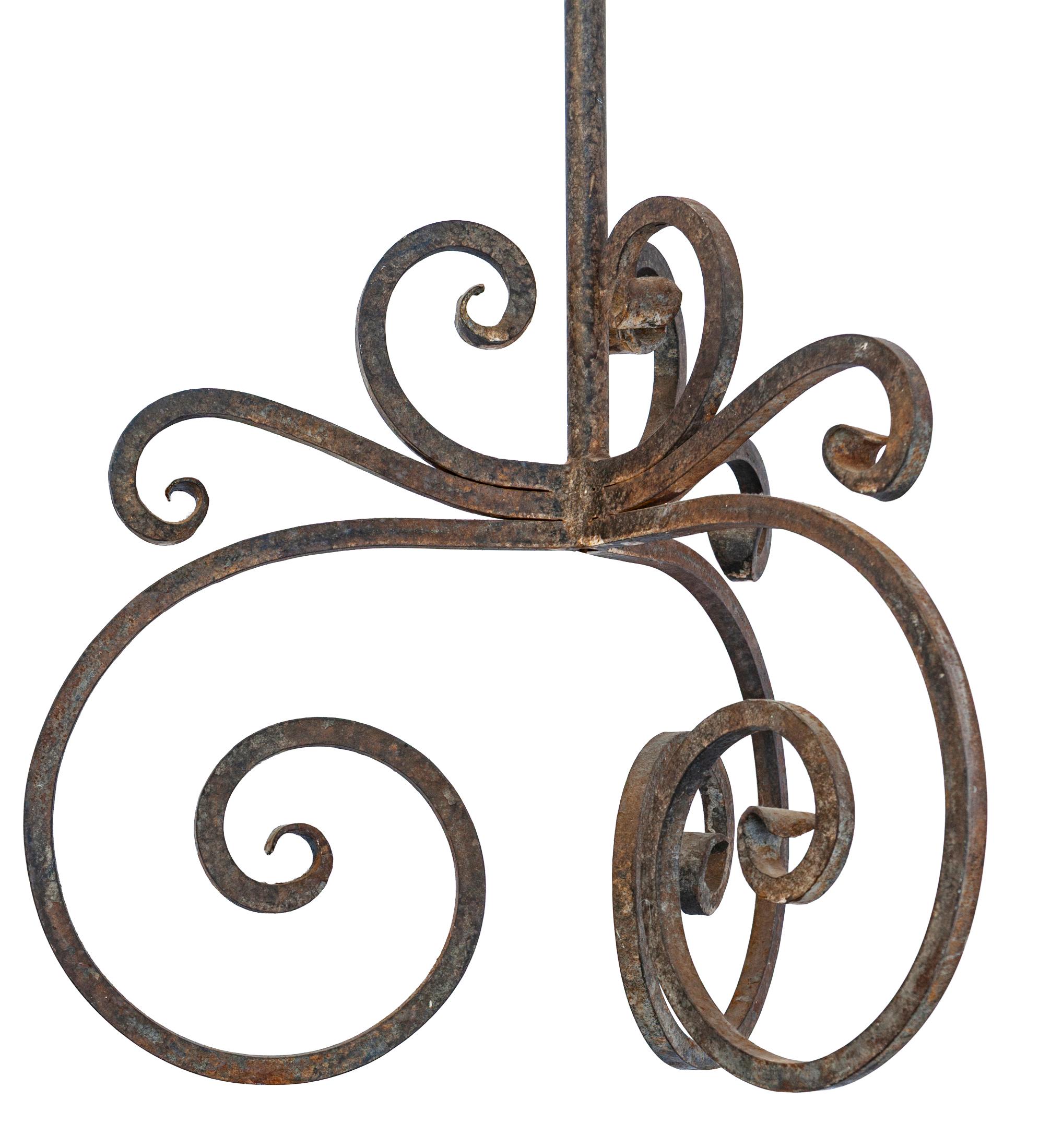 Lámpara de pie de hierro forjado estilo renacimiento español/ Pantalla de tambor de lino personalizada en venta 2